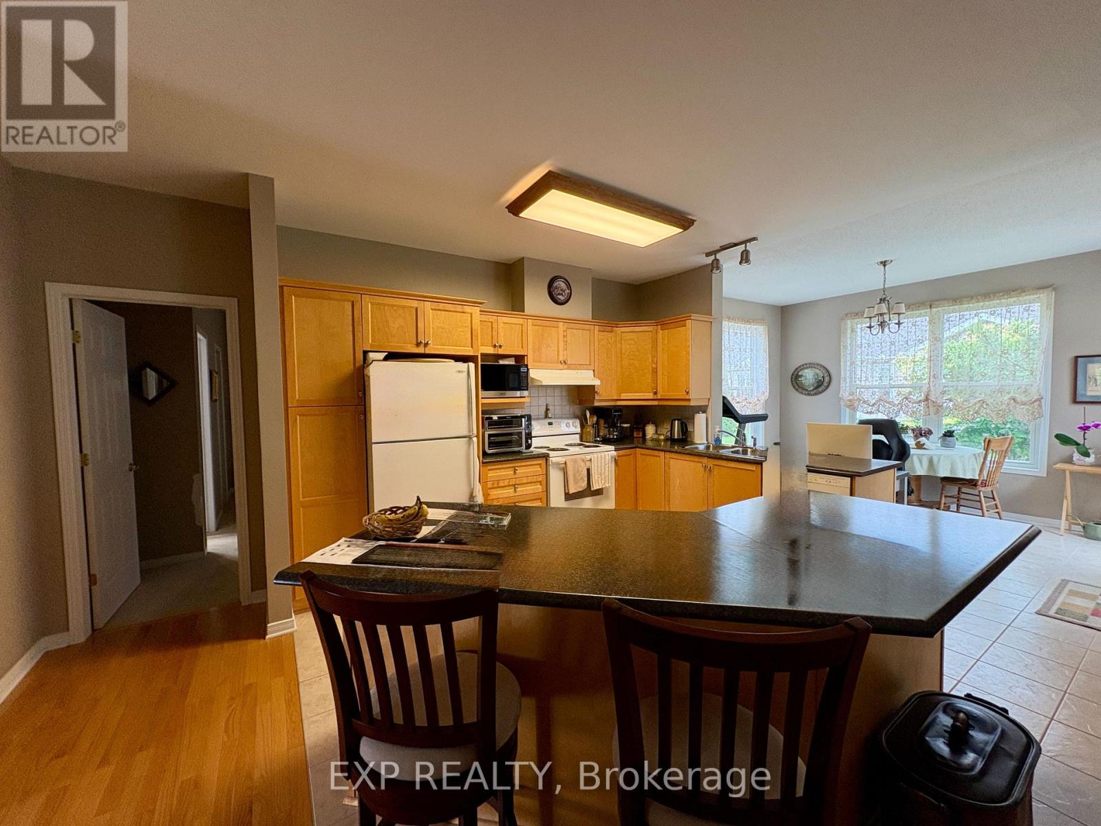 652 Country Trail Private