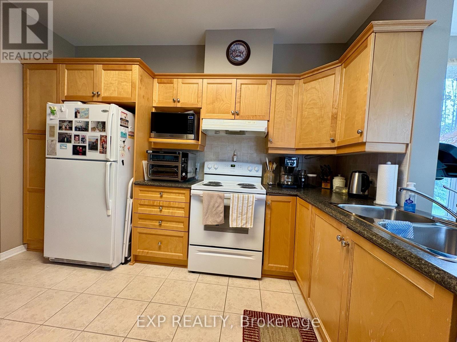 652 Country Trail Private
