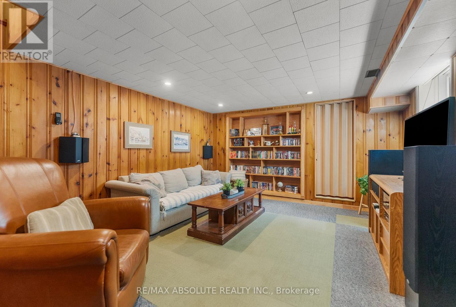 8 River Road