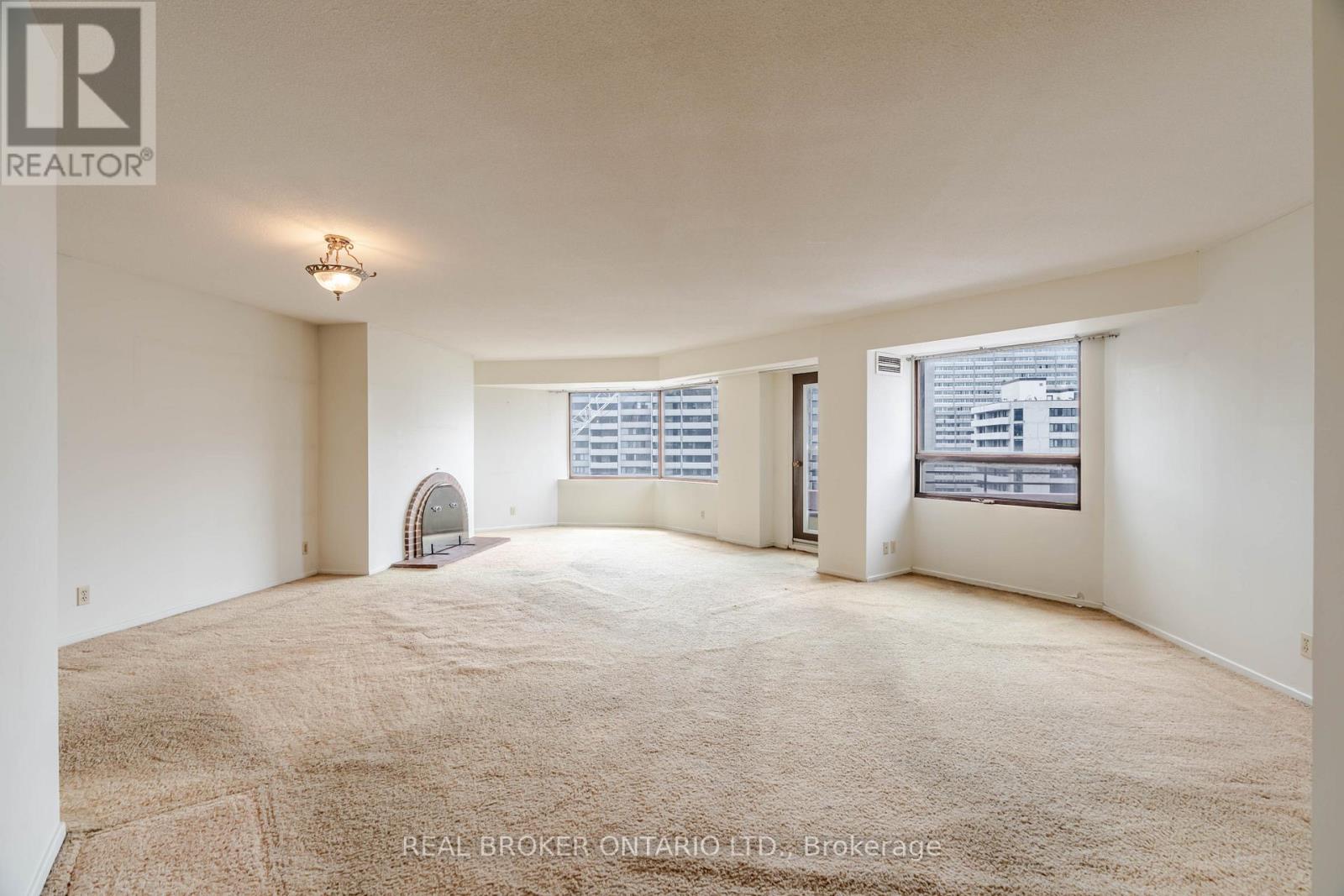 1402 - 151 Bay Street