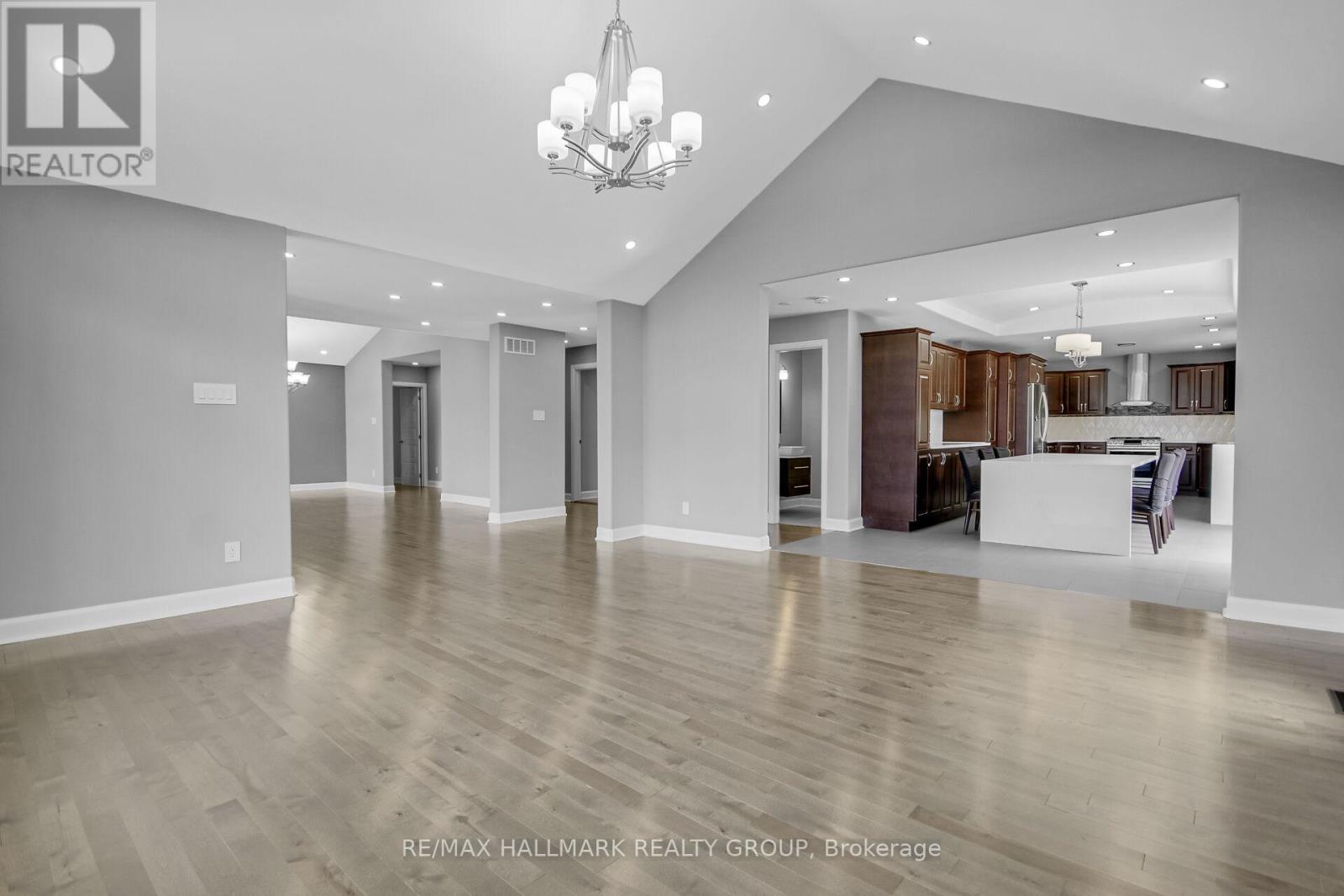 3253 Riverside Drive