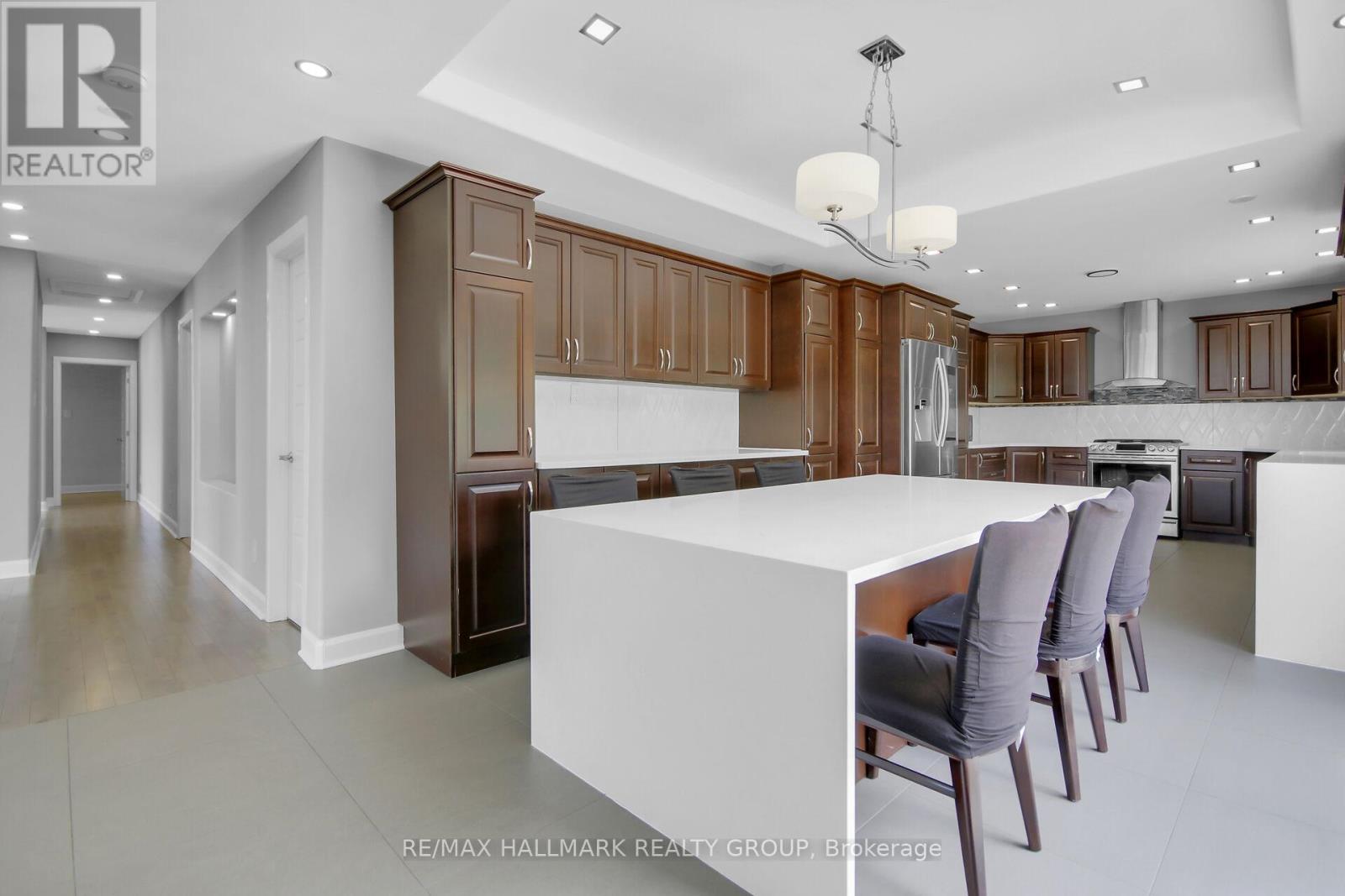 3253 Riverside Drive