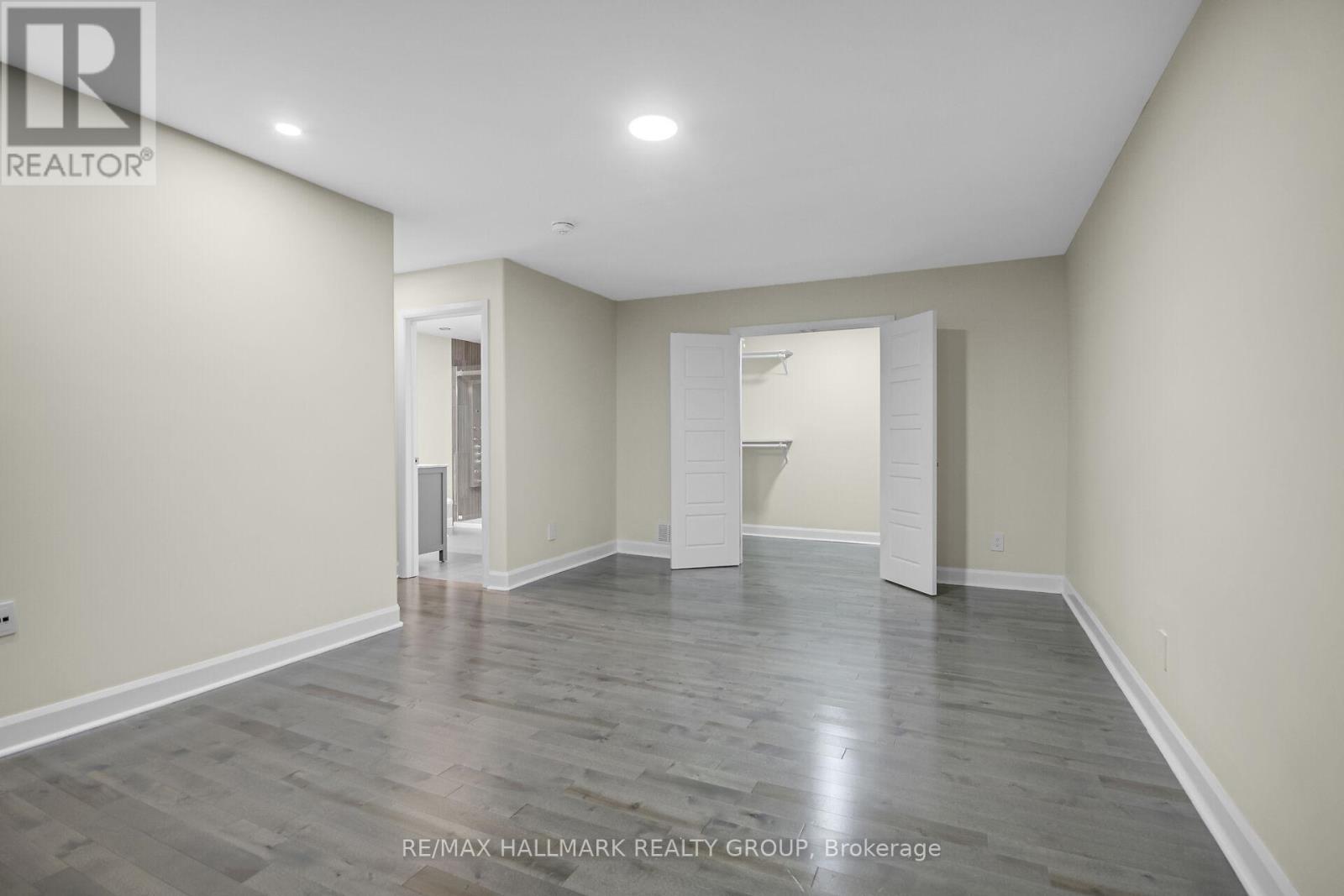 3253 Riverside Drive