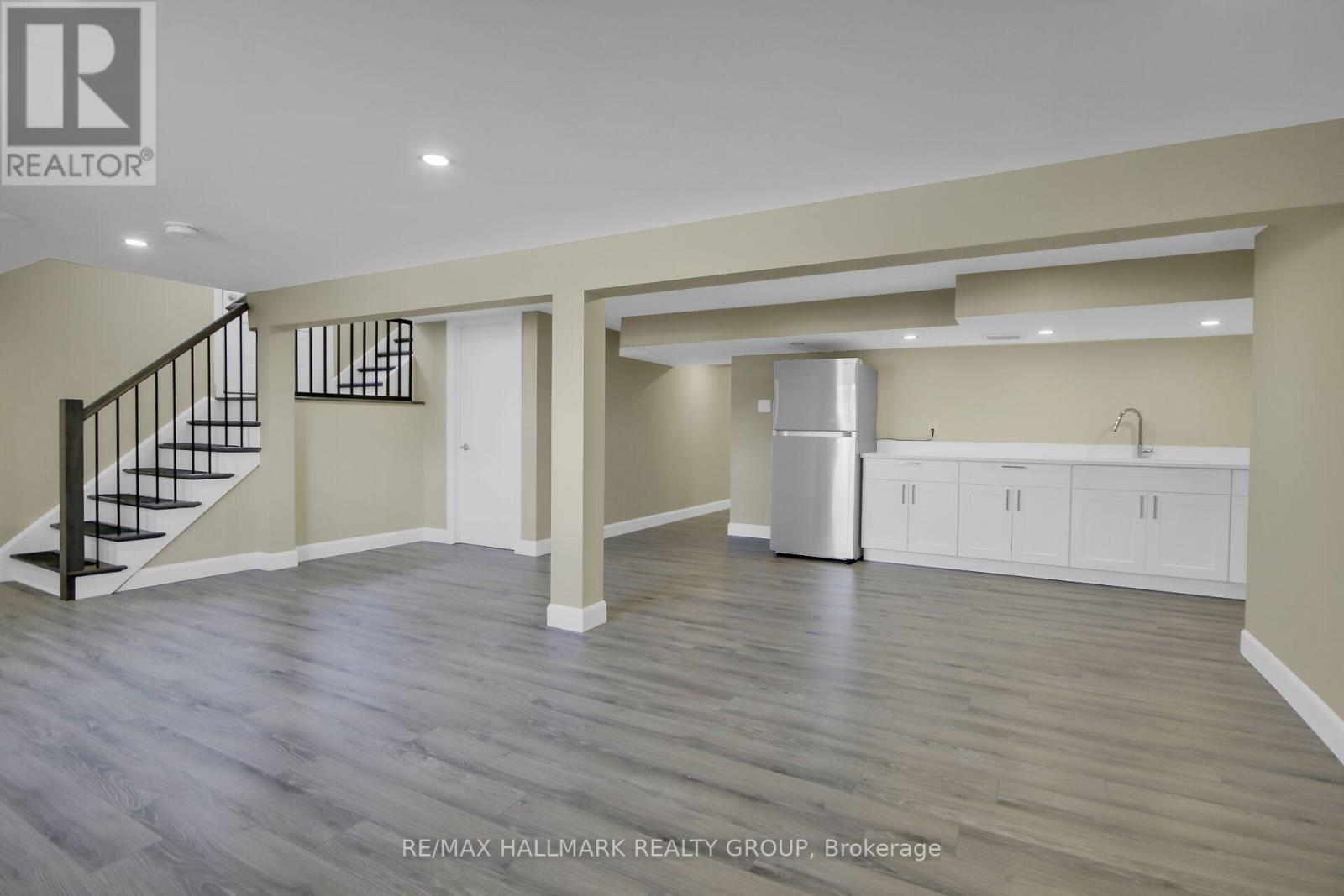 3253 Riverside Drive
