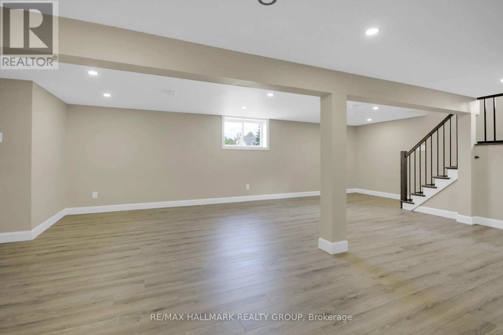 3253 Riverside Drive