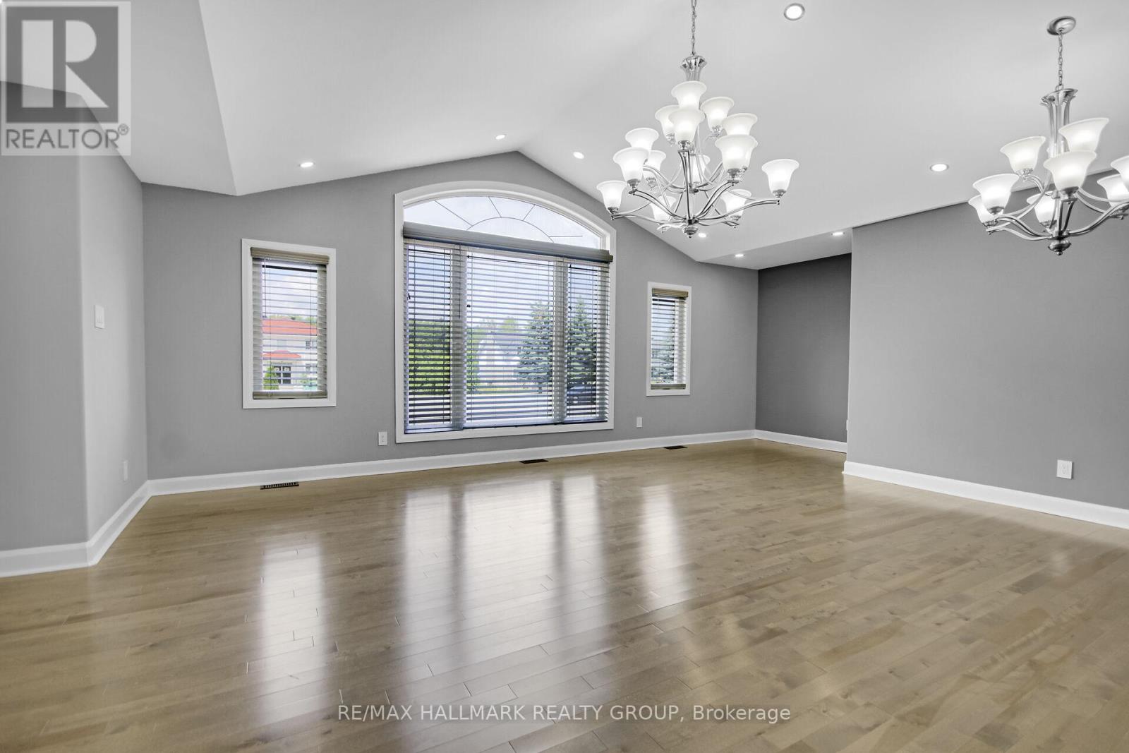 3253 Riverside Drive