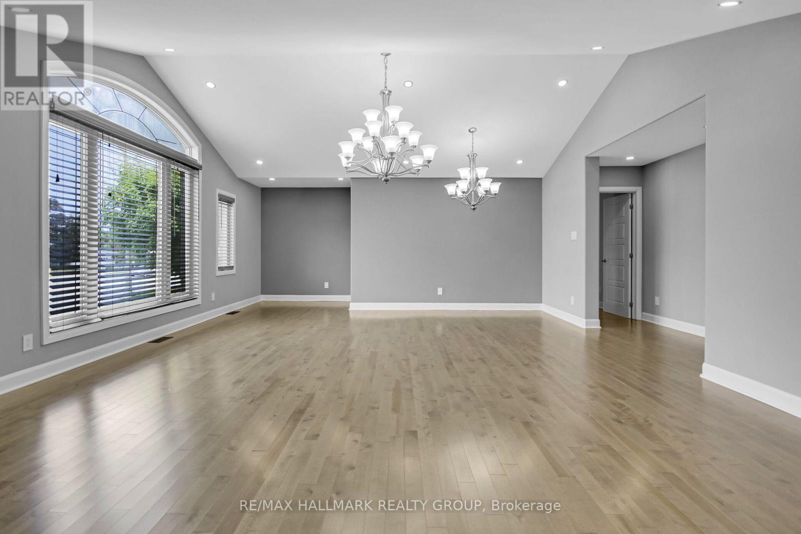3253 Riverside Drive