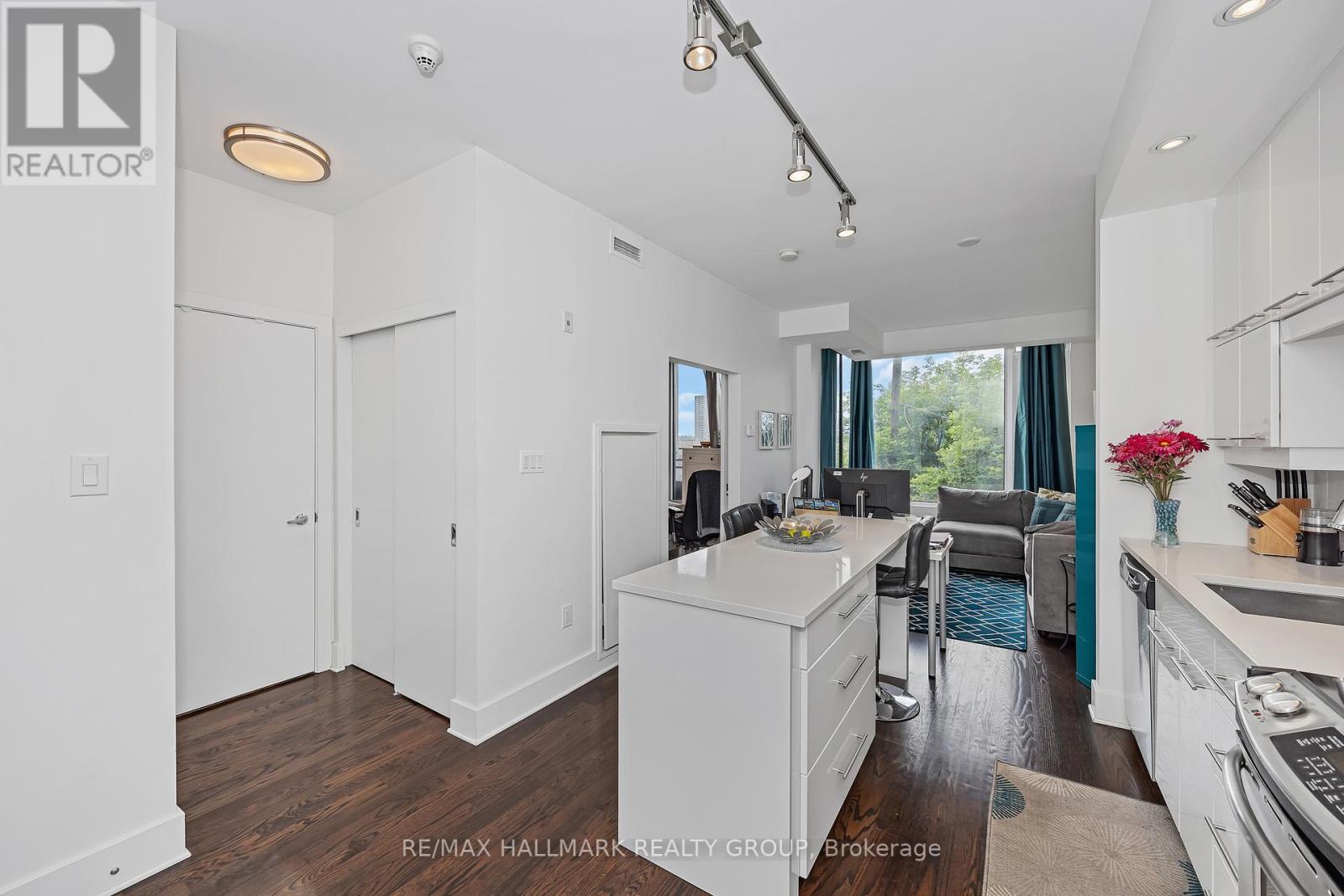 308 - 101 Richmond Road