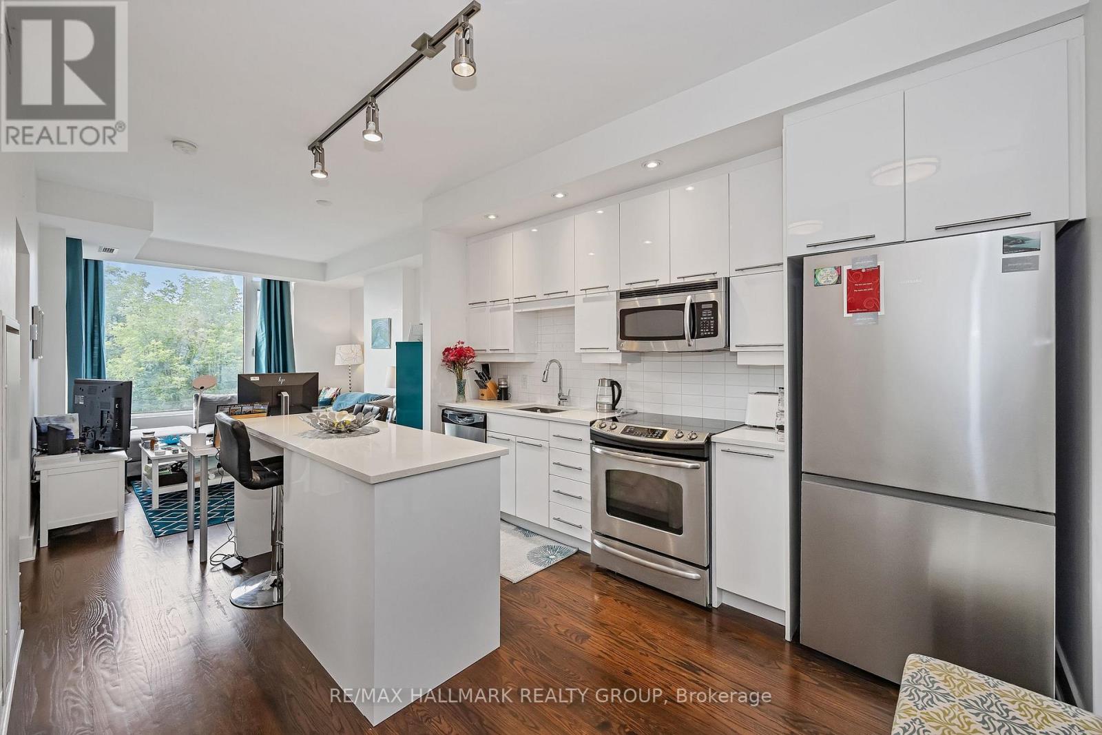 308 - 101 Richmond Road