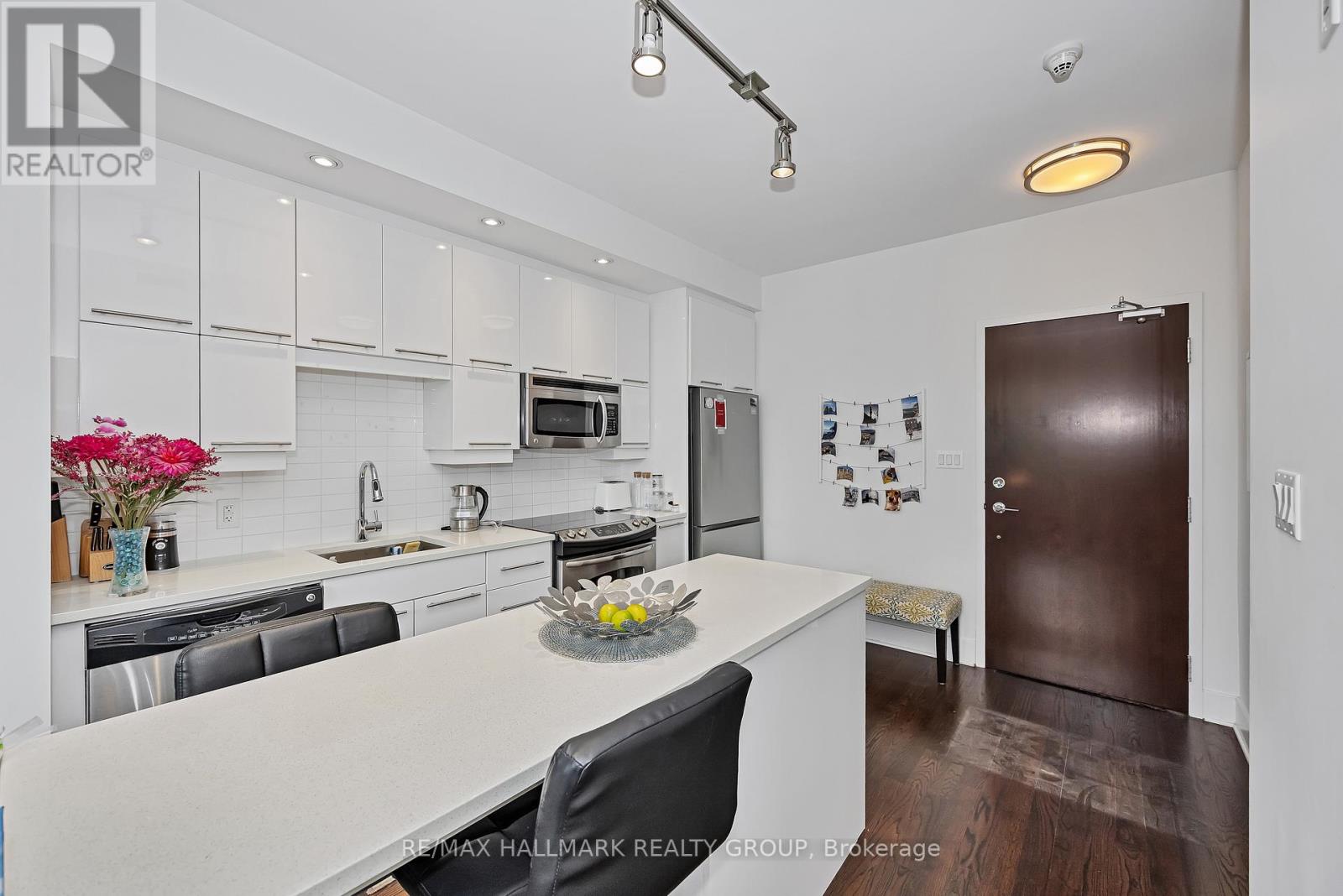 308 - 101 Richmond Road