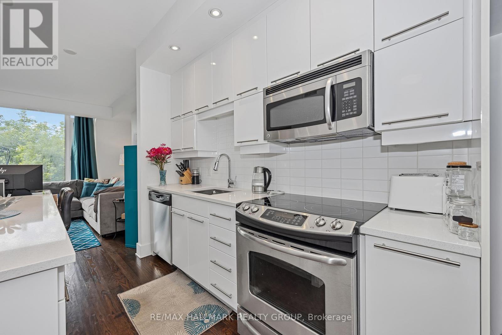 308 - 101 Richmond Road