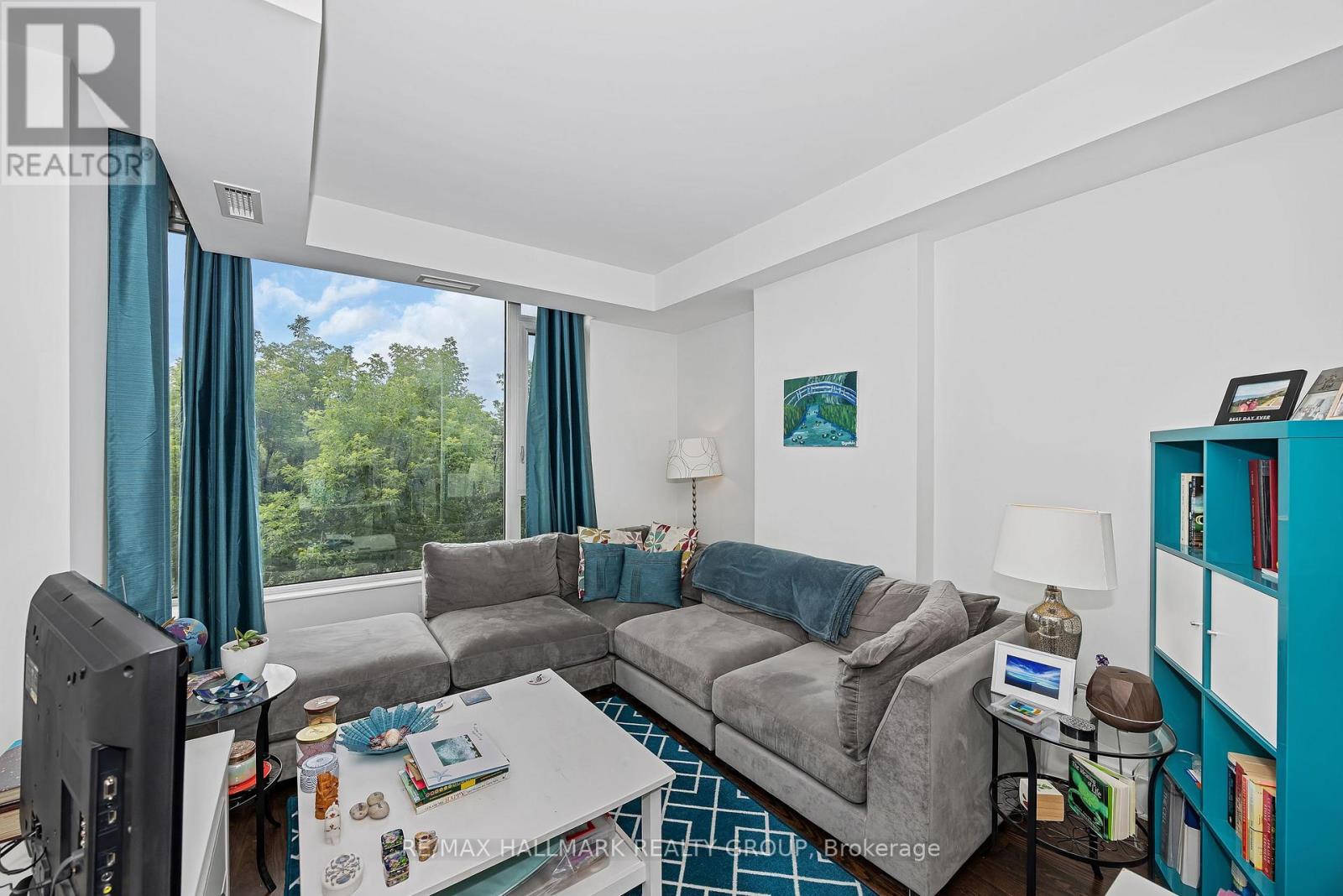 308 - 101 Richmond Road