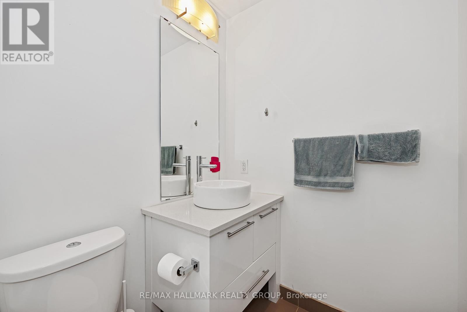 308 - 101 Richmond Road