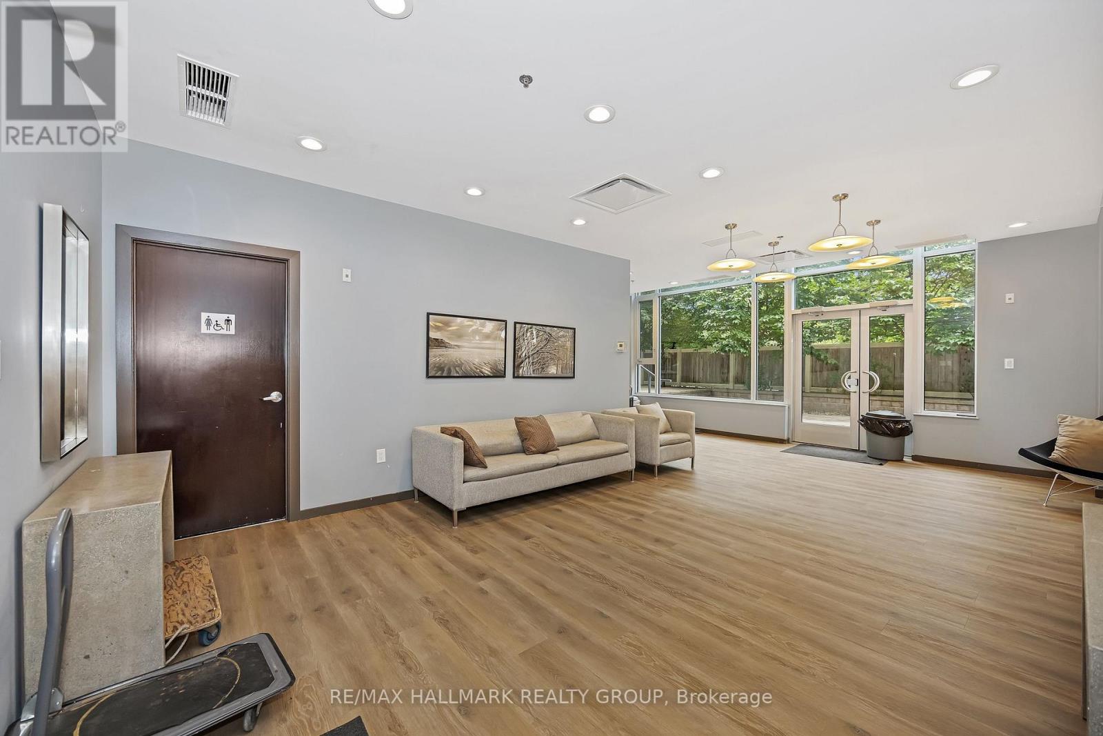 308 - 101 Richmond Road
