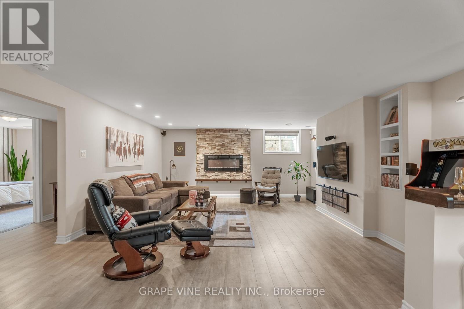 865 Markwick Crescent