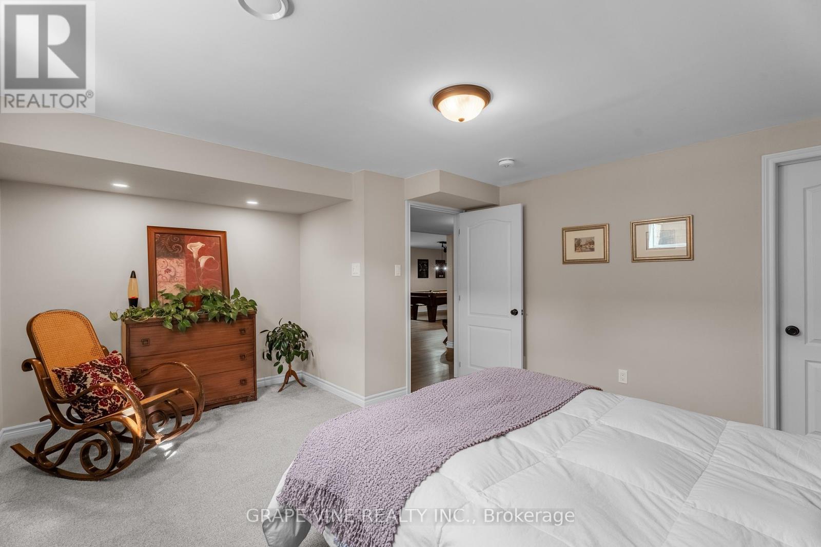 865 Markwick Crescent