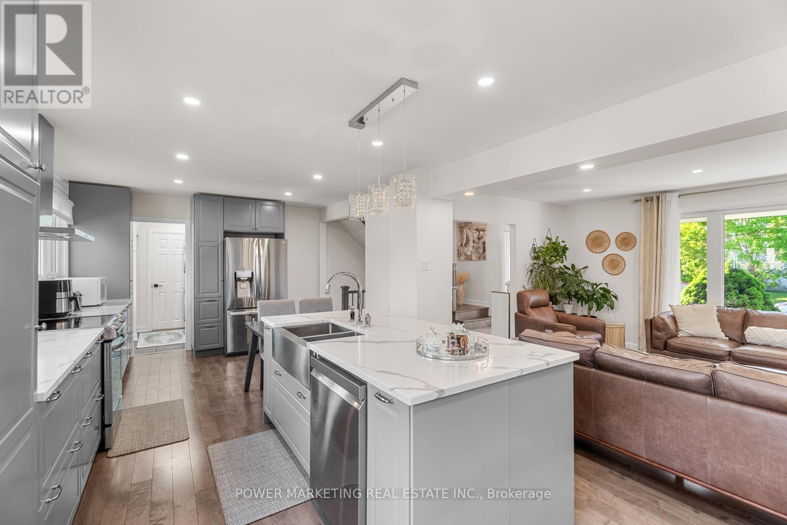 2714 Hickson Crescent
