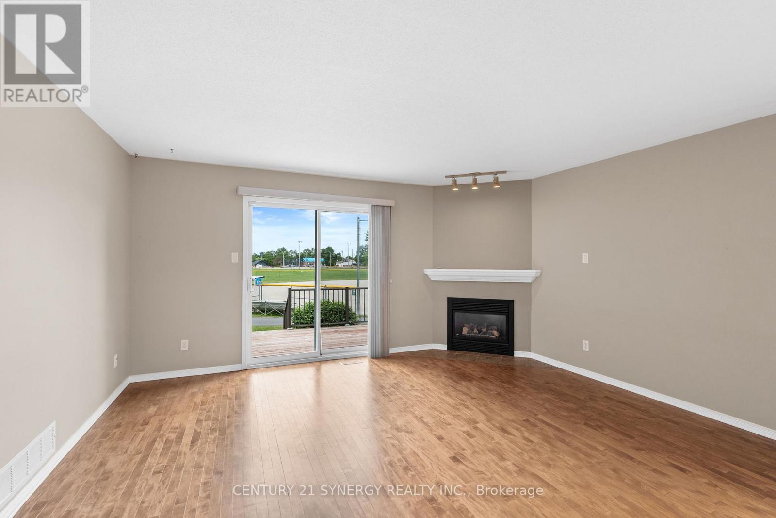 54 Dr Gordon Crescent