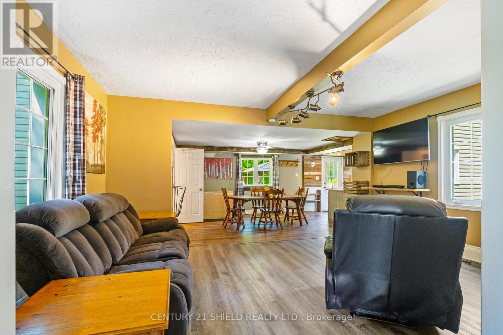 23 Mechanic Street E