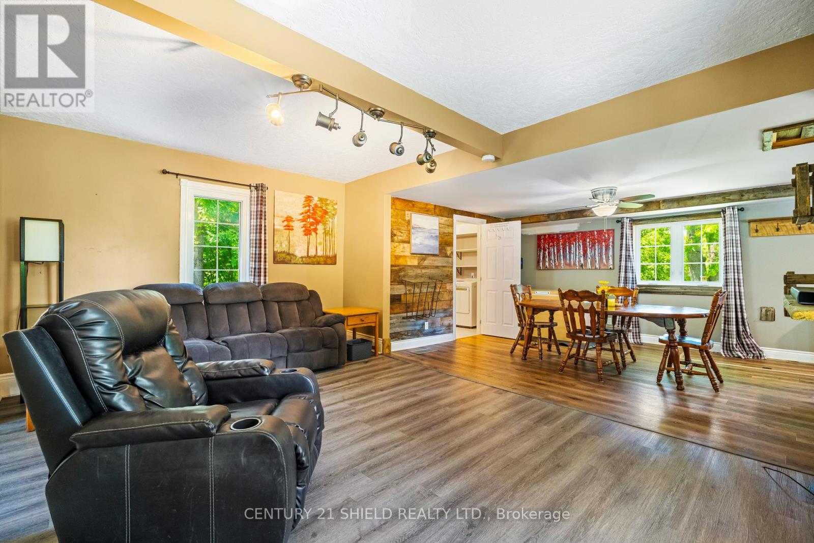 23 Mechanic Street E