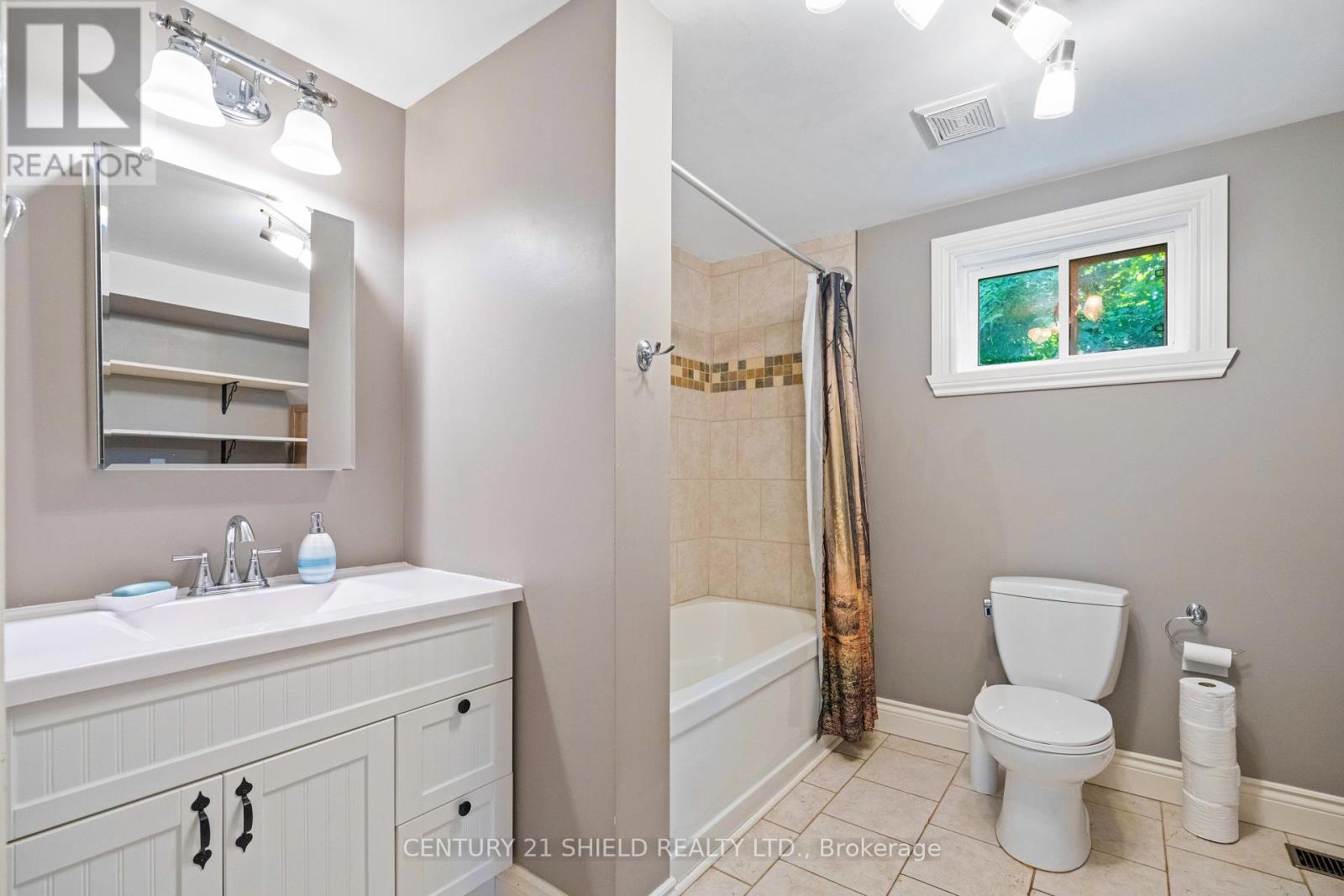 23 Mechanic Street E