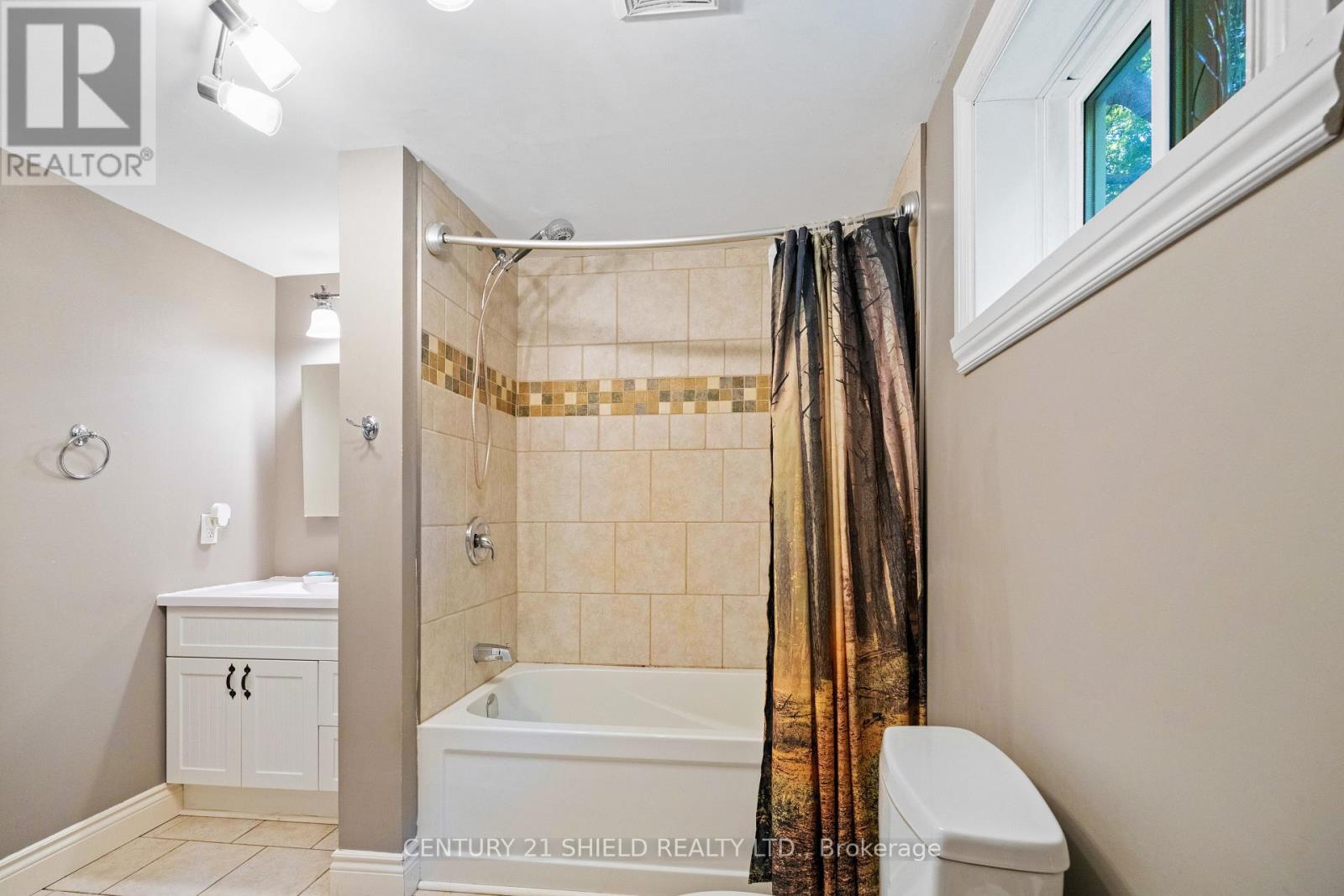 23 Mechanic Street E