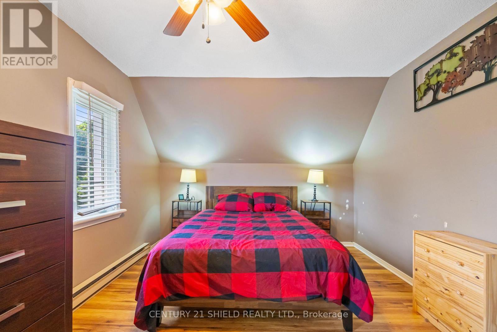 23 Mechanic Street E