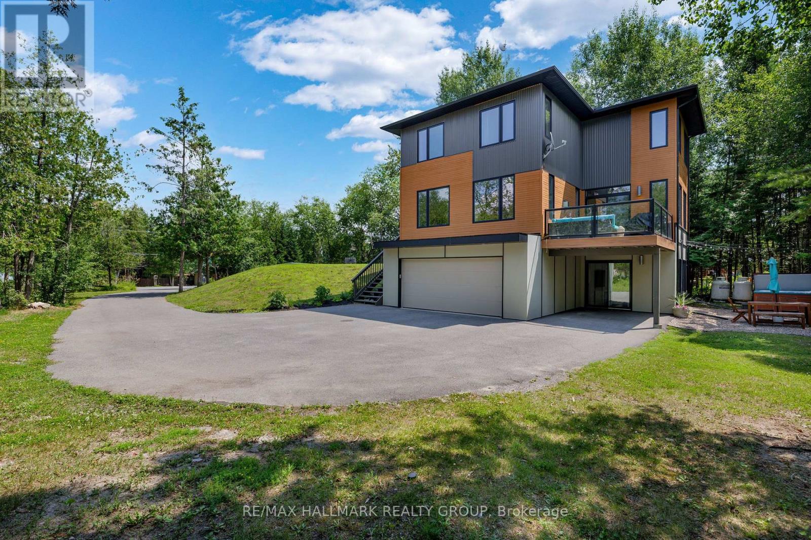 3311 Barlow Crescent