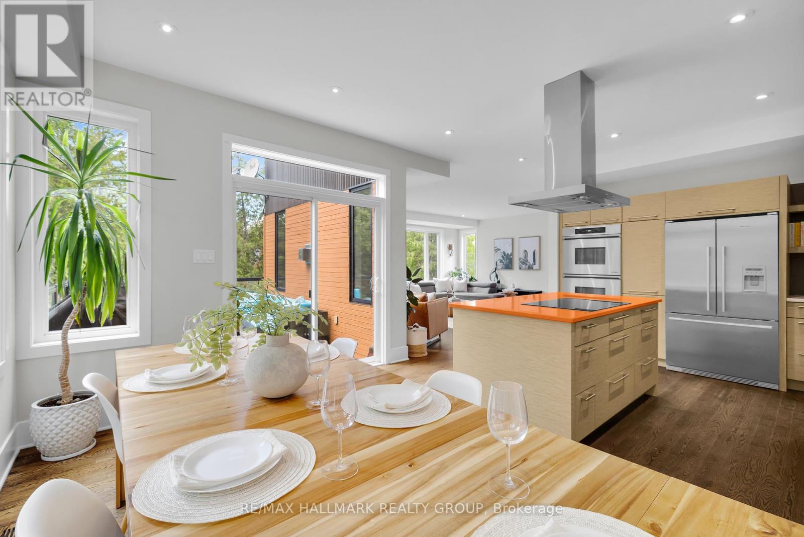 3311 Barlow Crescent