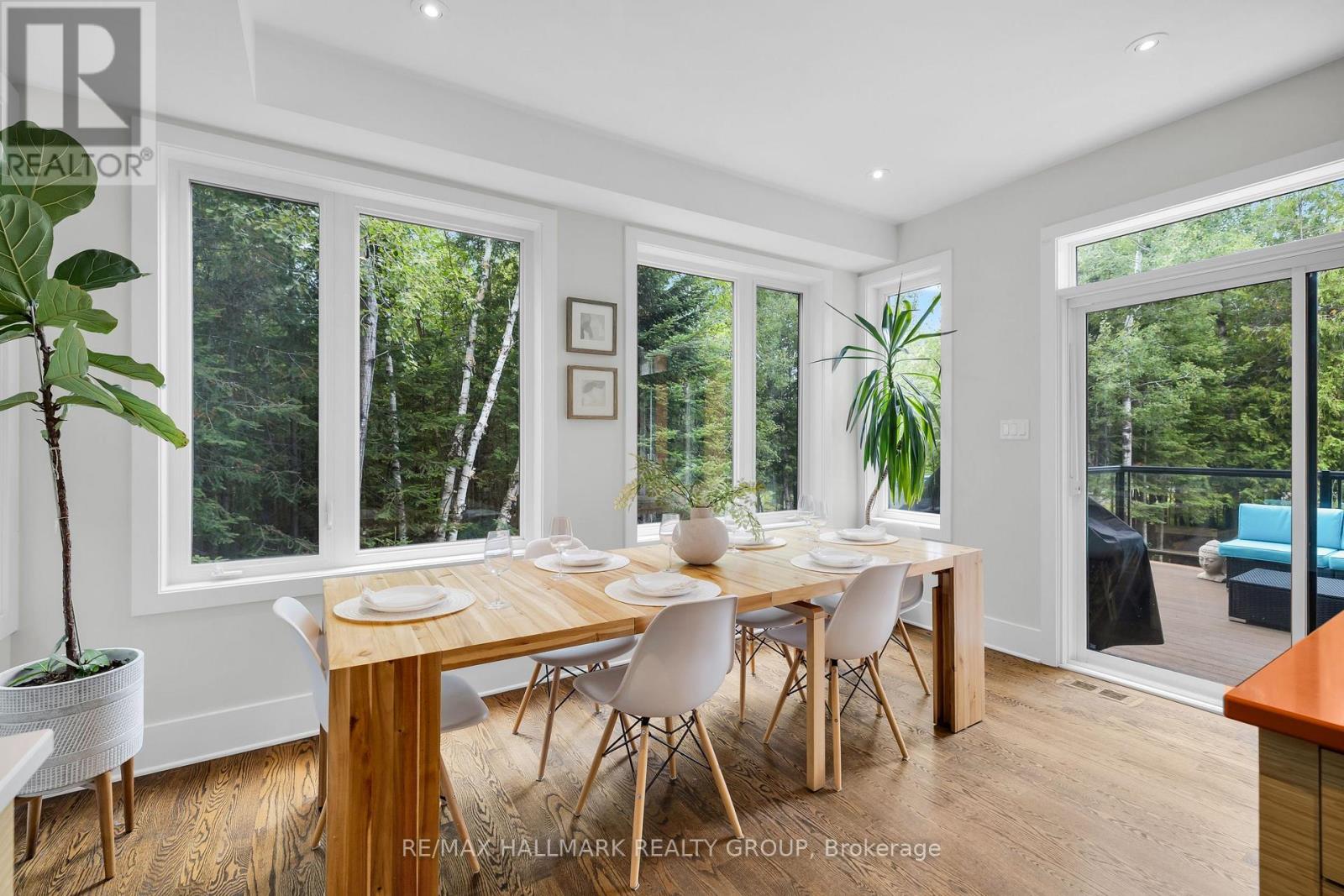 3311 Barlow Crescent
