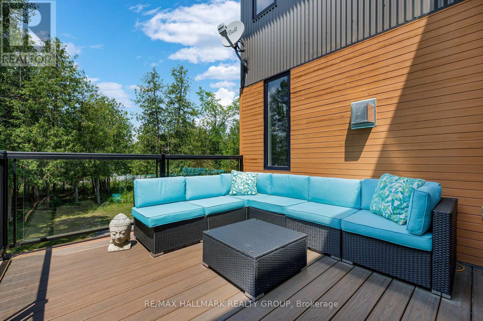 3311 Barlow Crescent