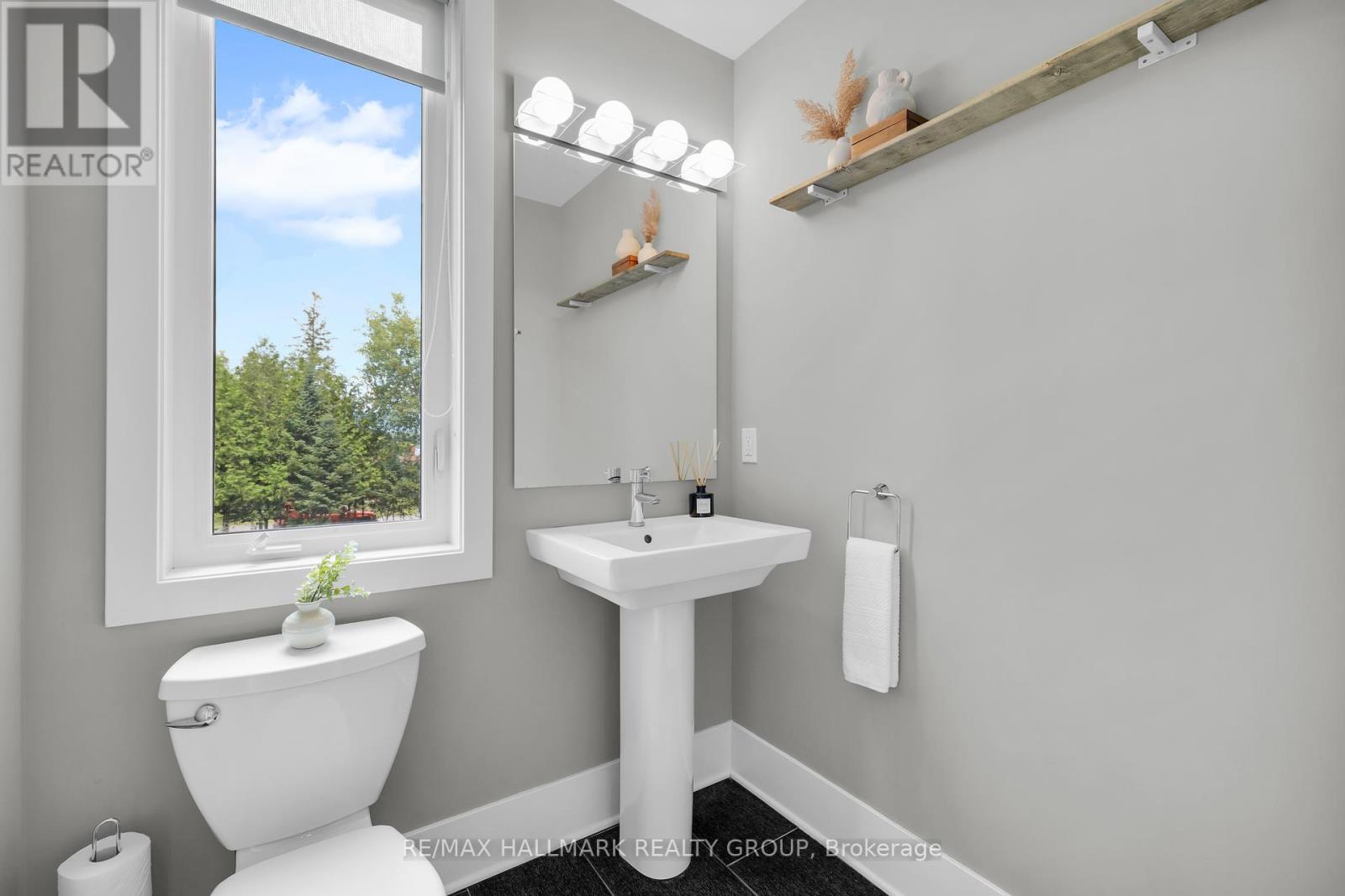 3311 Barlow Crescent