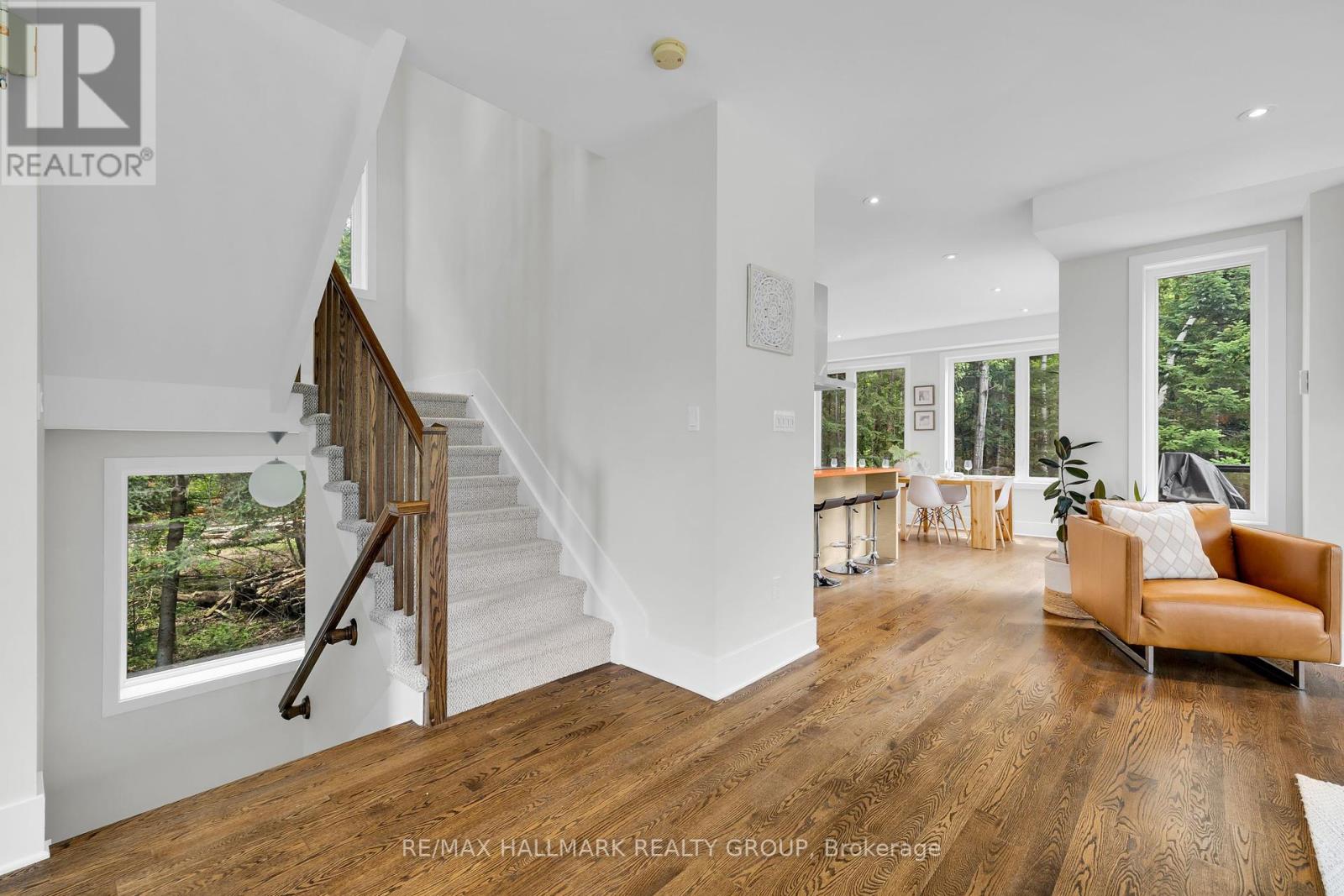 3311 Barlow Crescent
