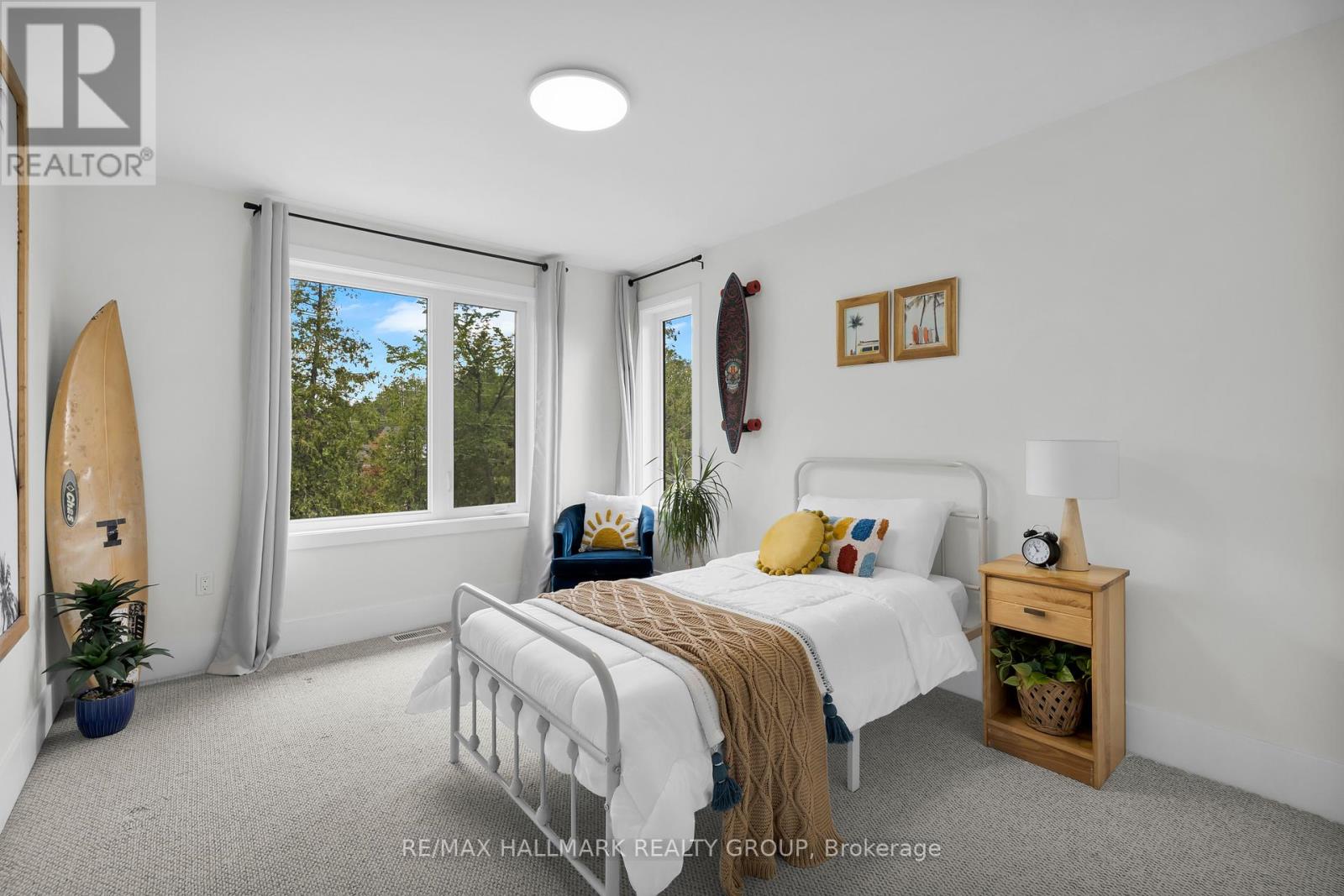 3311 Barlow Crescent