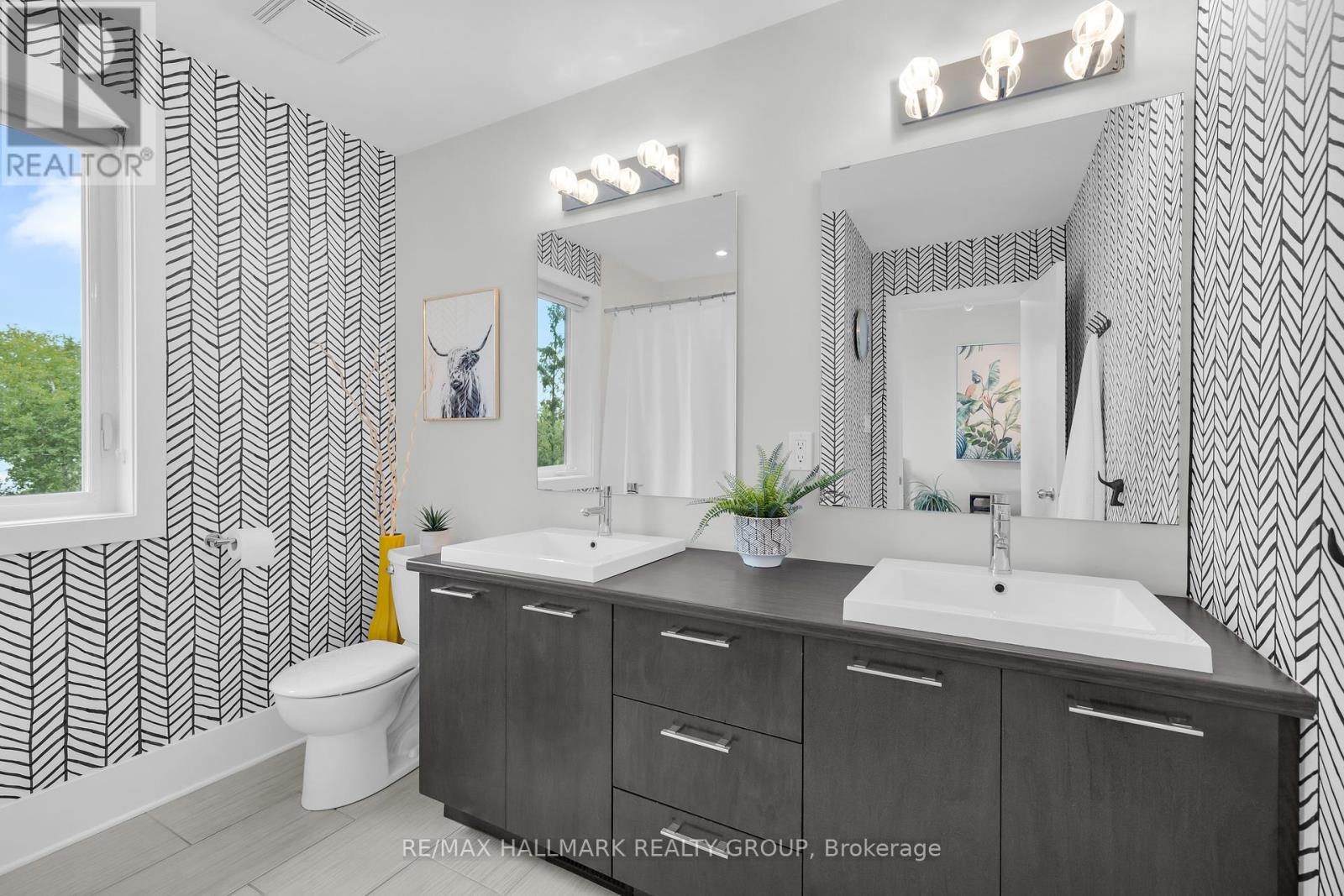 3311 Barlow Crescent