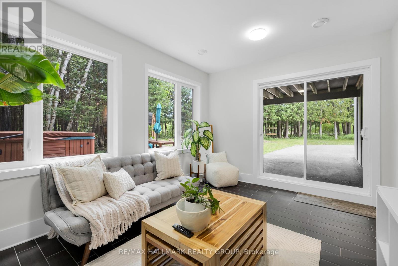3311 Barlow Crescent