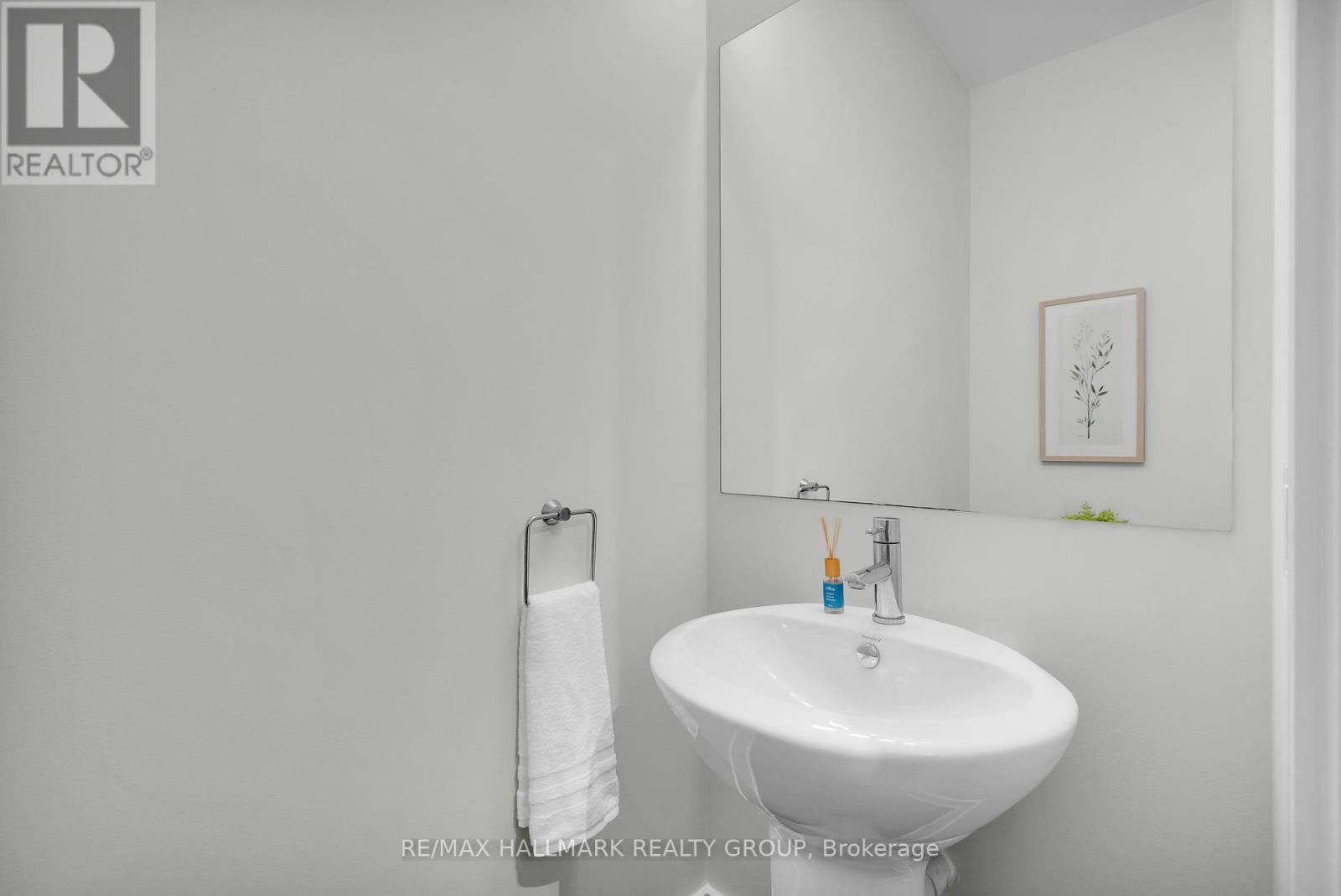 3311 Barlow Crescent