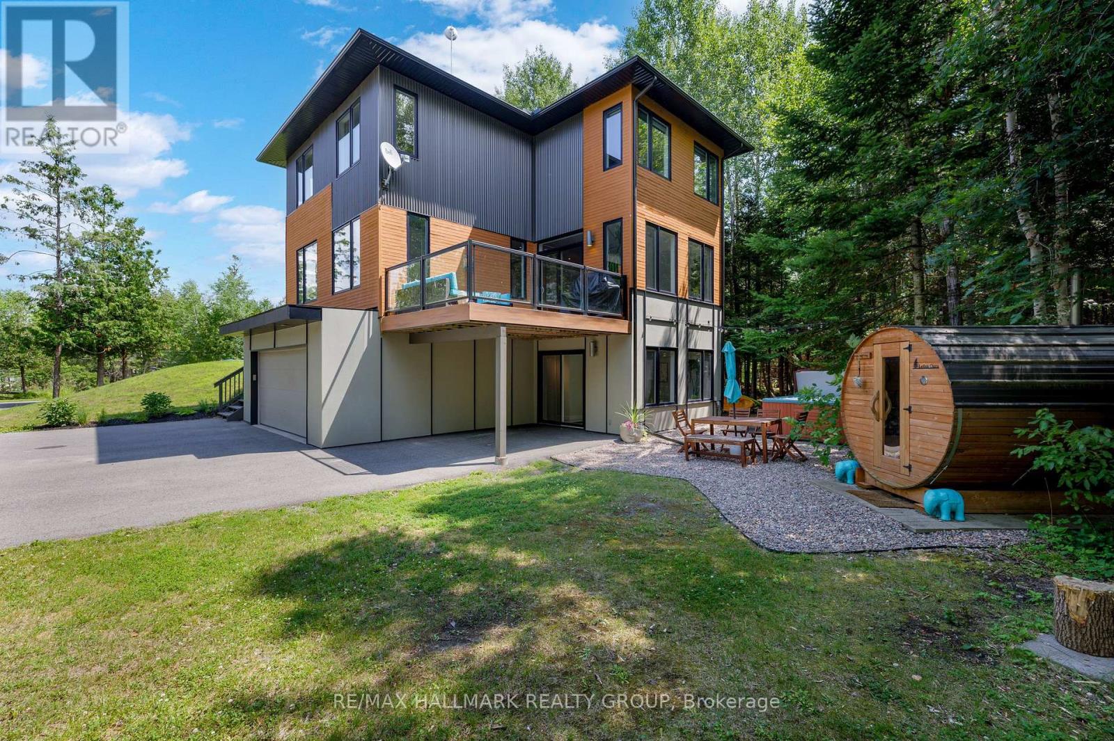 3311 Barlow Crescent