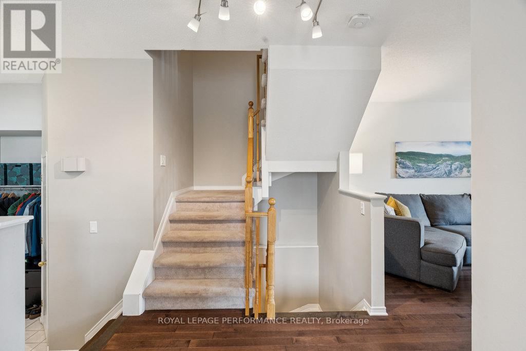 1869 Hennessy Crescent