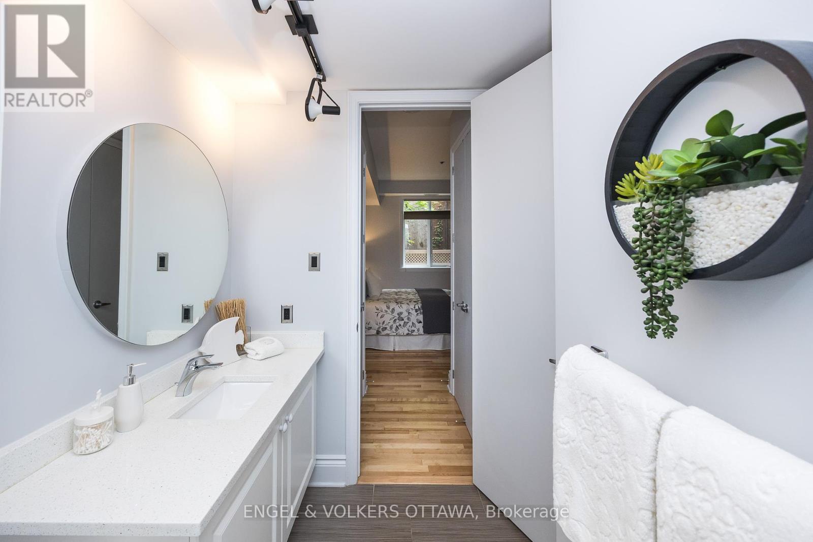105 - 400 Mcleod Street