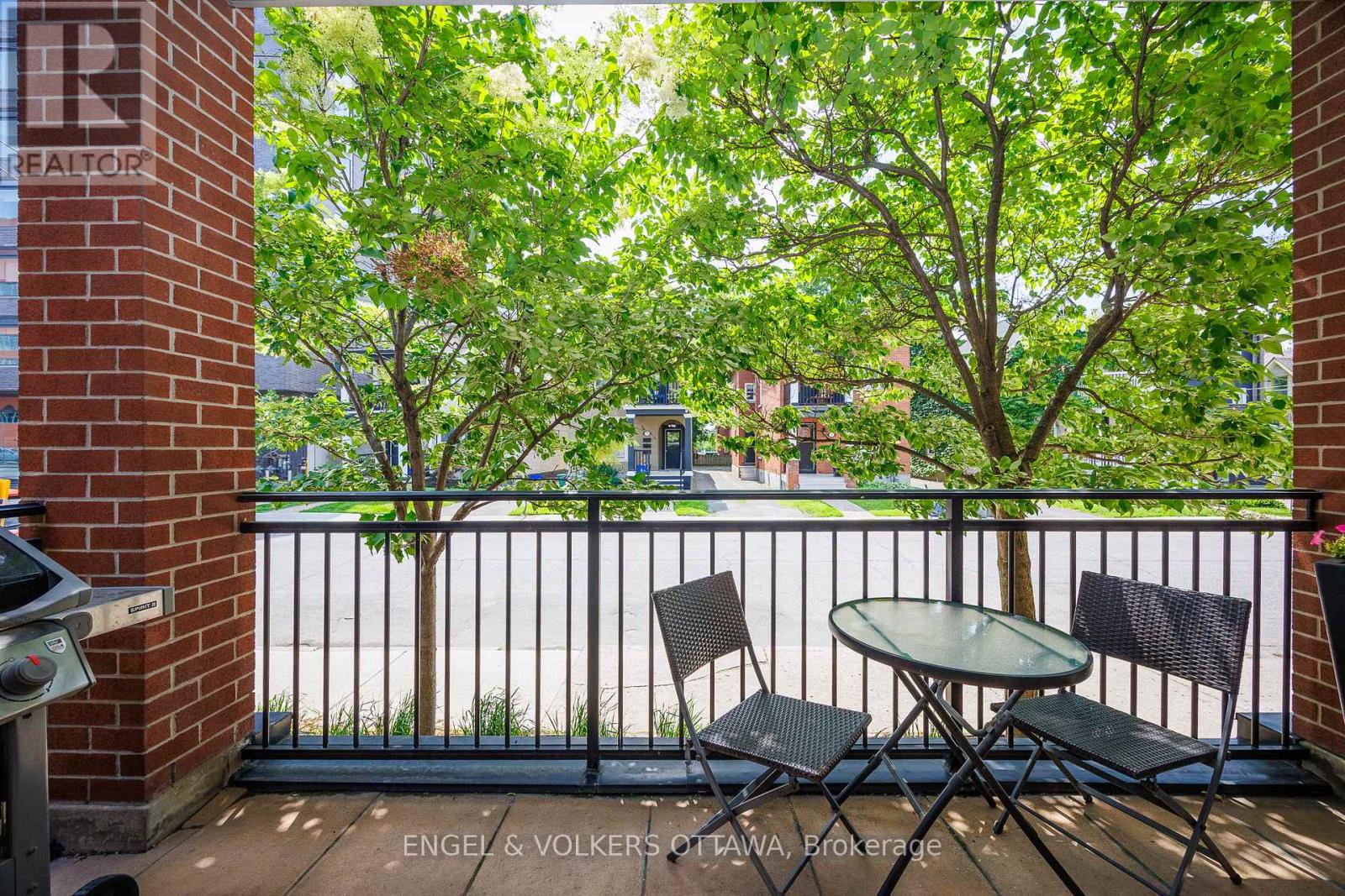 105 - 400 Mcleod Street
