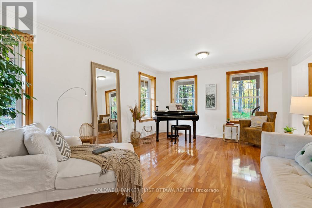 512 Old Perth Road