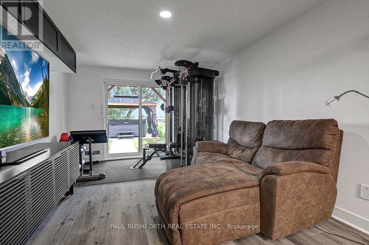 568 Knotridge Street