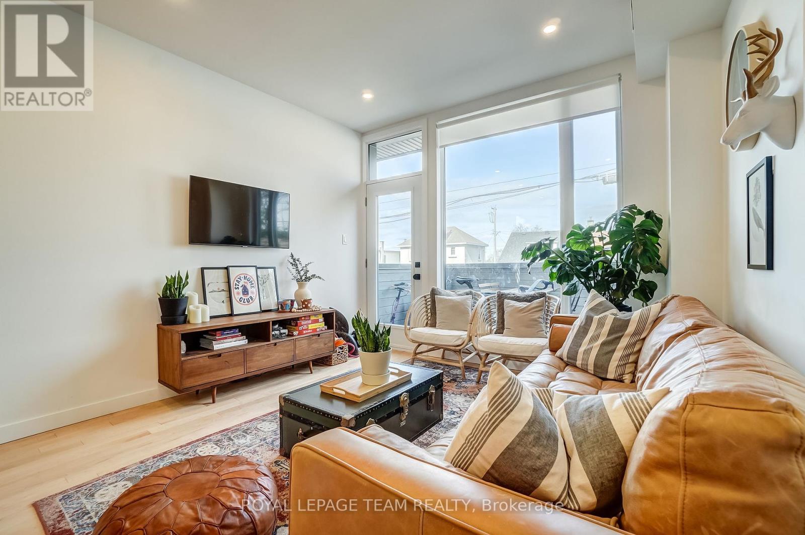 125 Carruthers Avenue