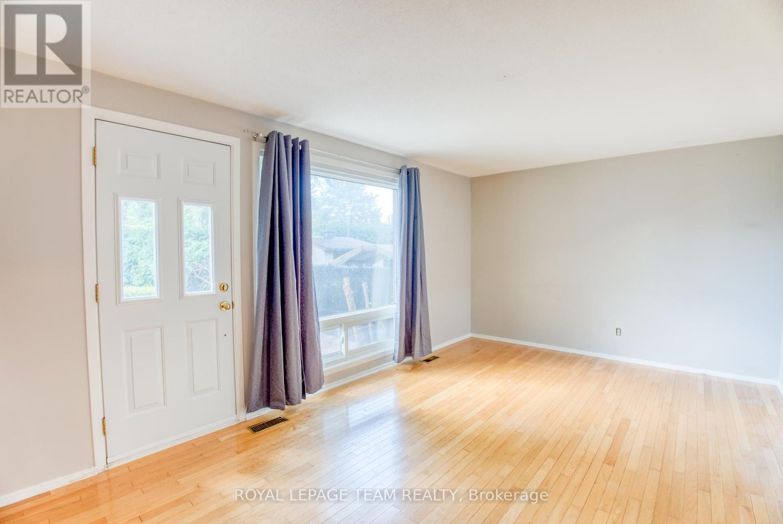 1094 Grenoble Crescent