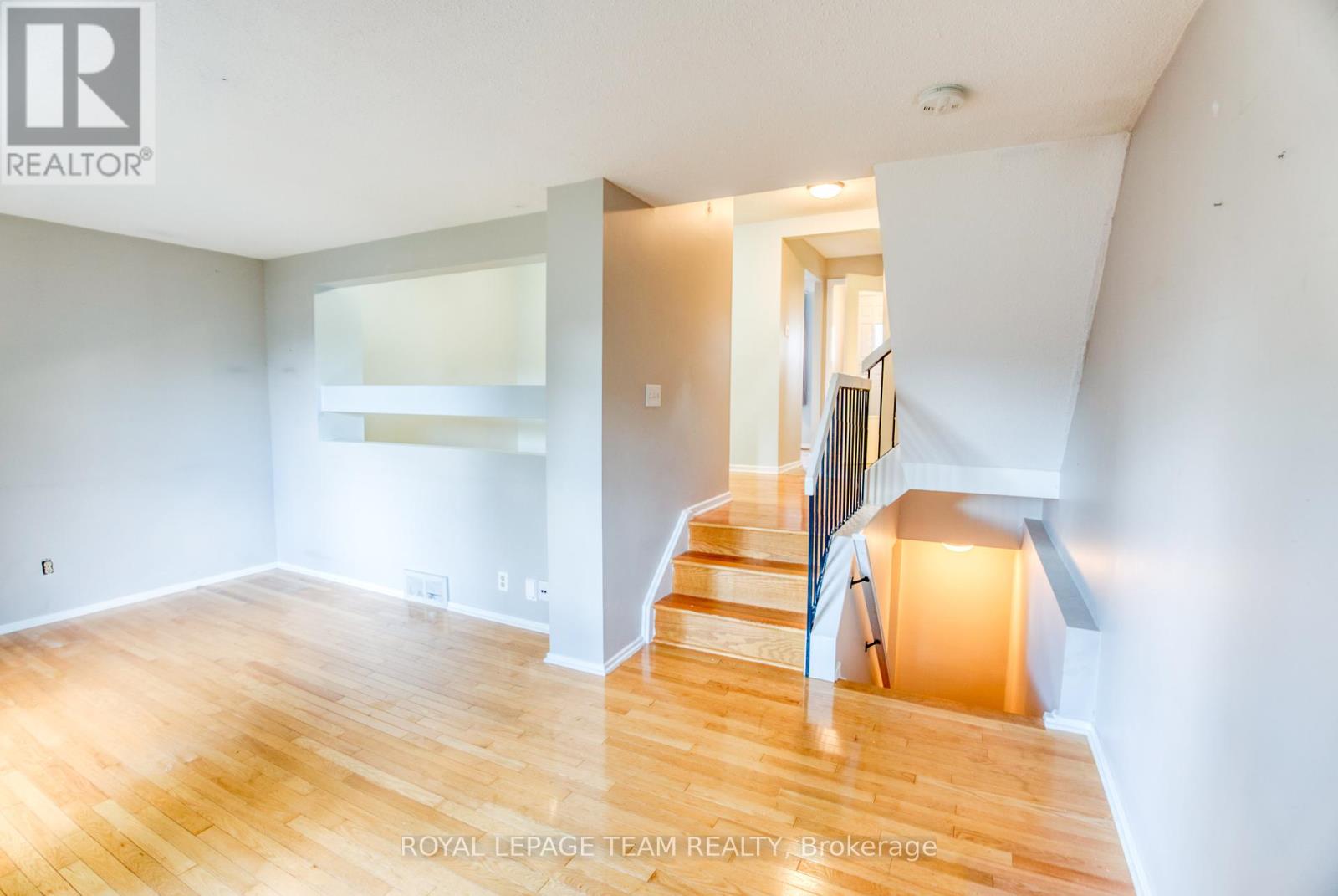 1094 Grenoble Crescent