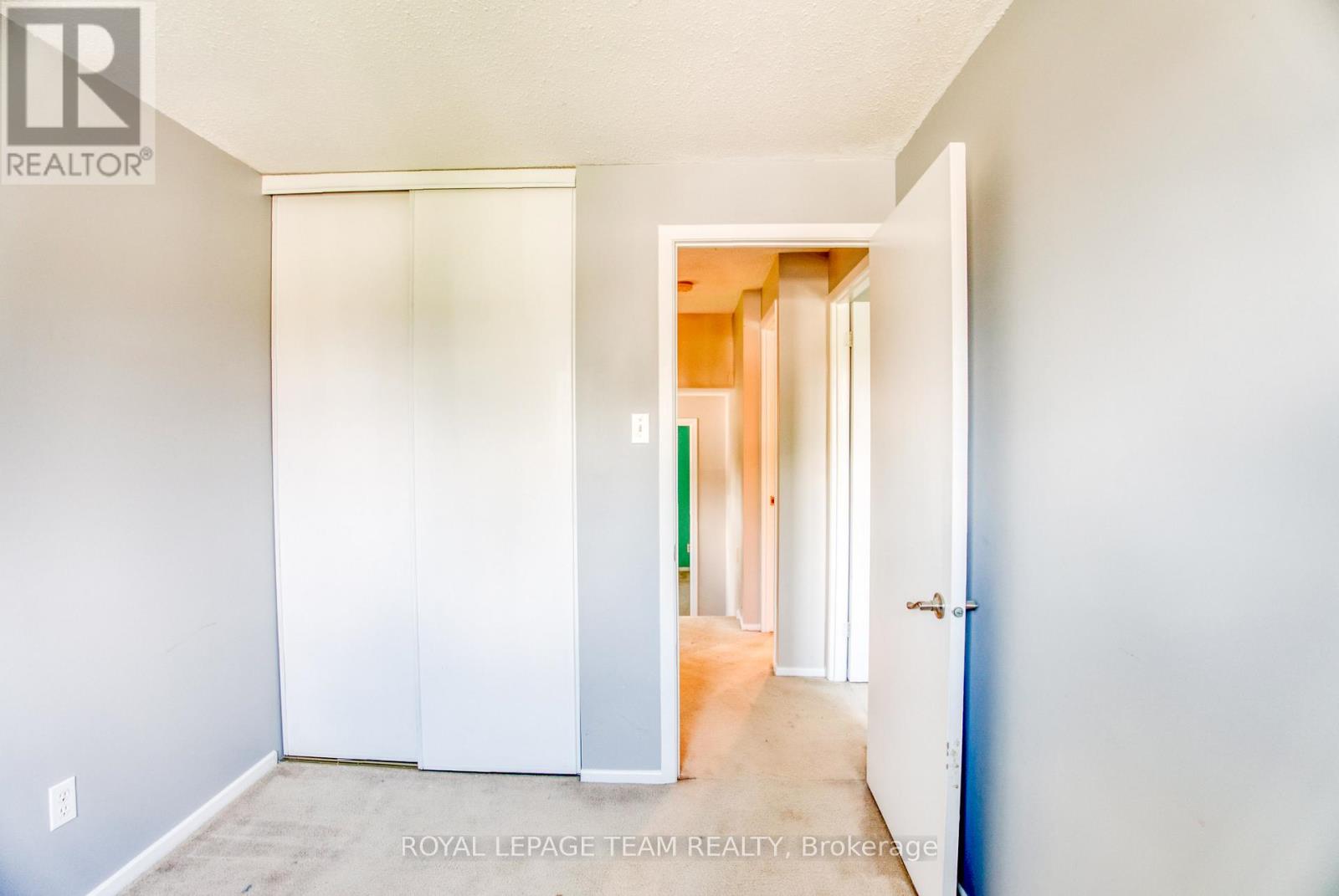 1094 Grenoble Crescent