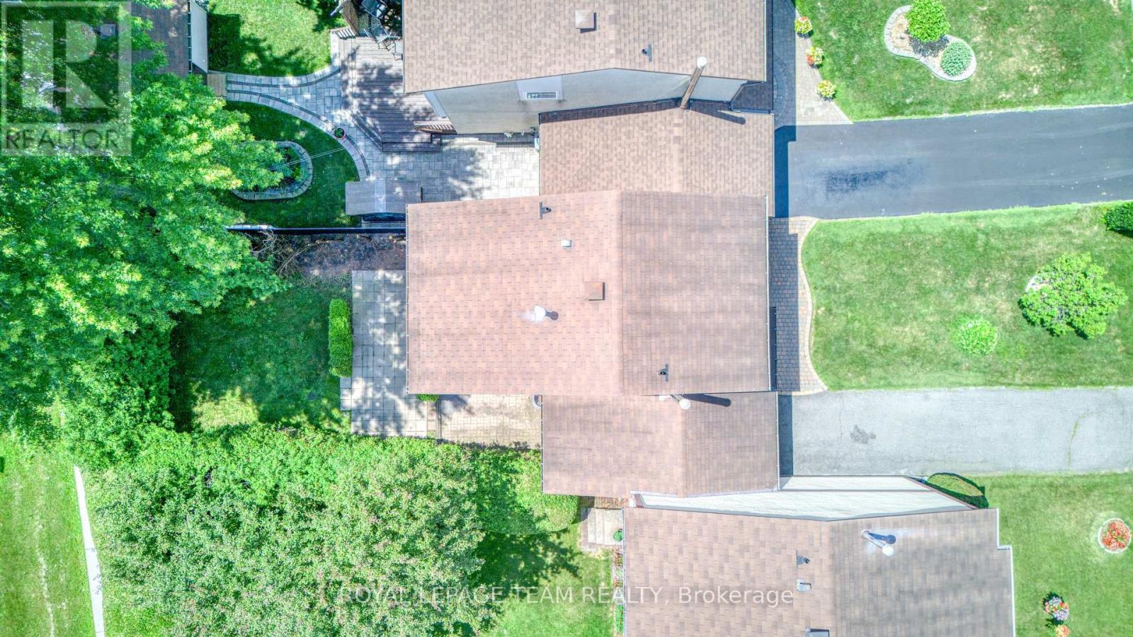 1094 Grenoble Crescent