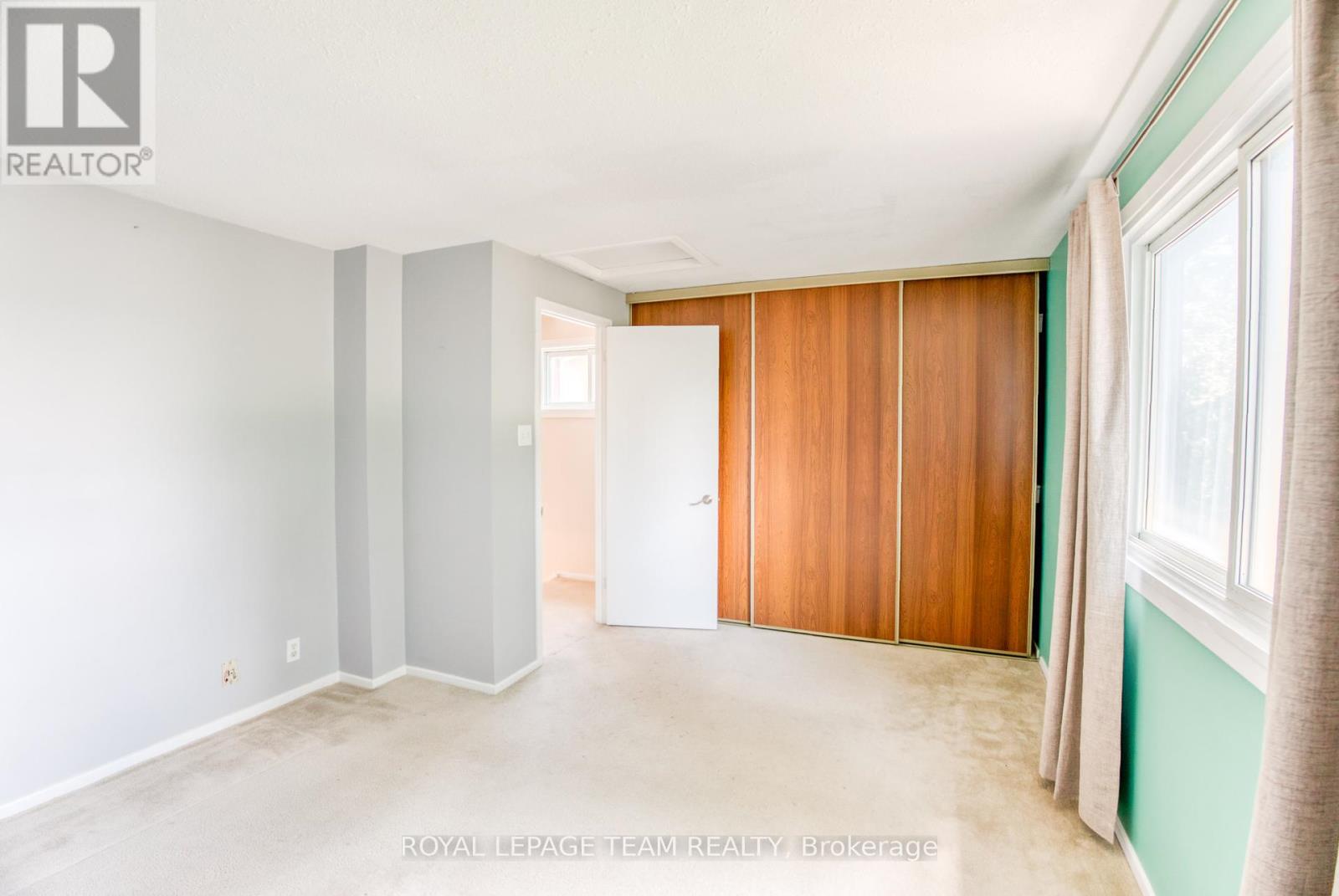 1094 Grenoble Crescent