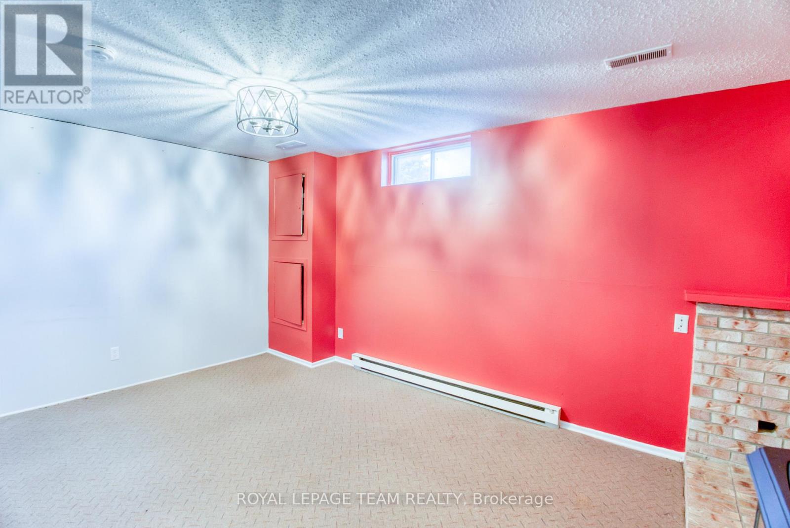 1094 Grenoble Crescent
